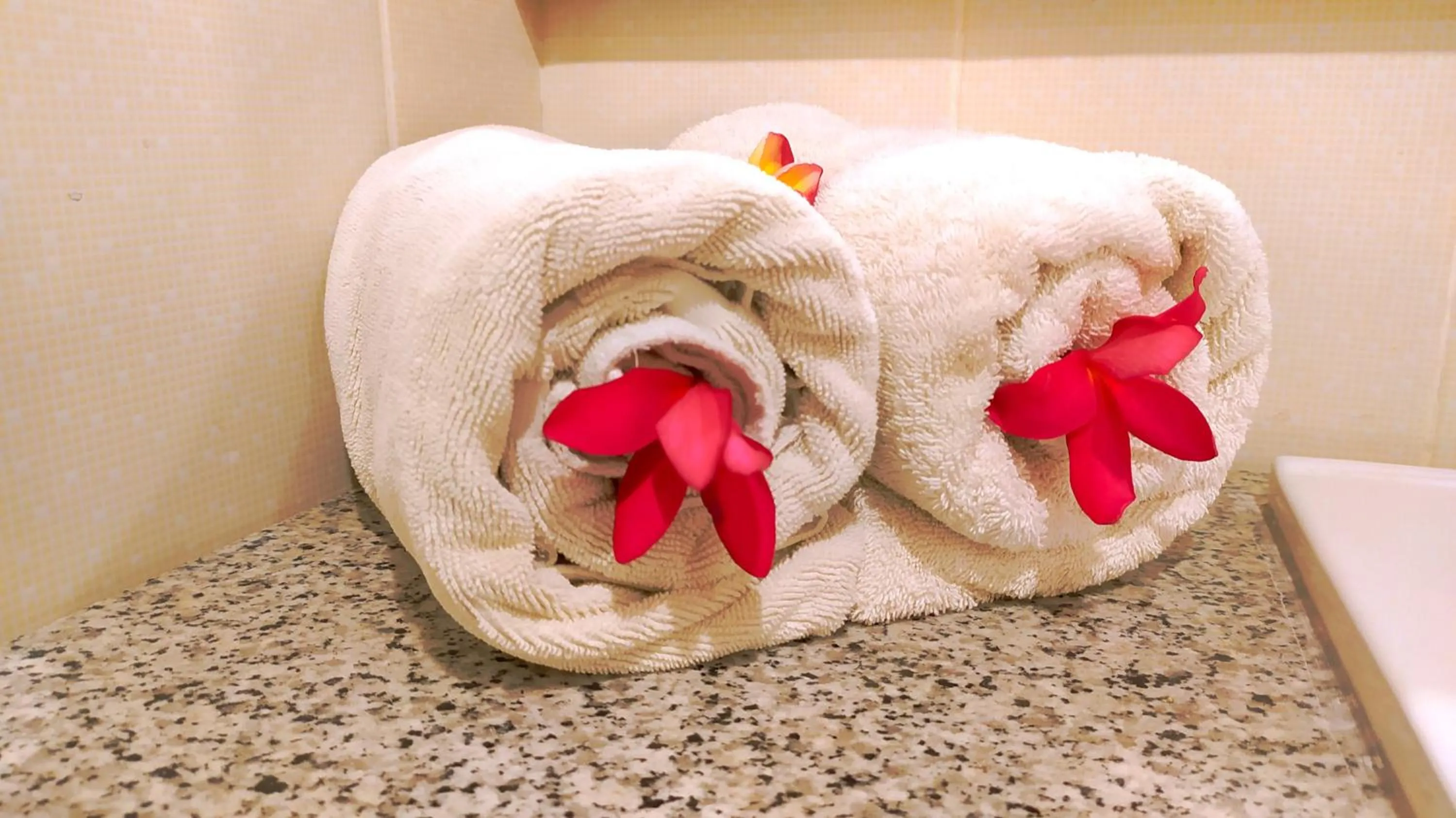 Bathroom in Puri Saron Denpasar Hotel