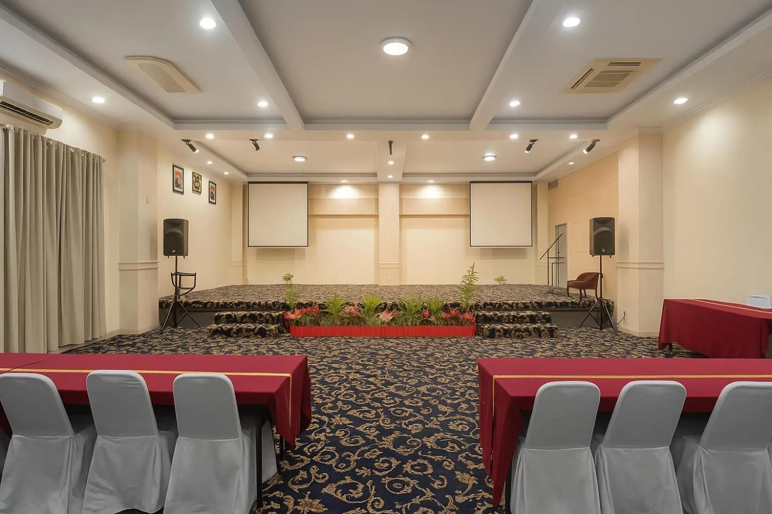 Meeting/conference room in Puri Saron Denpasar Hotel