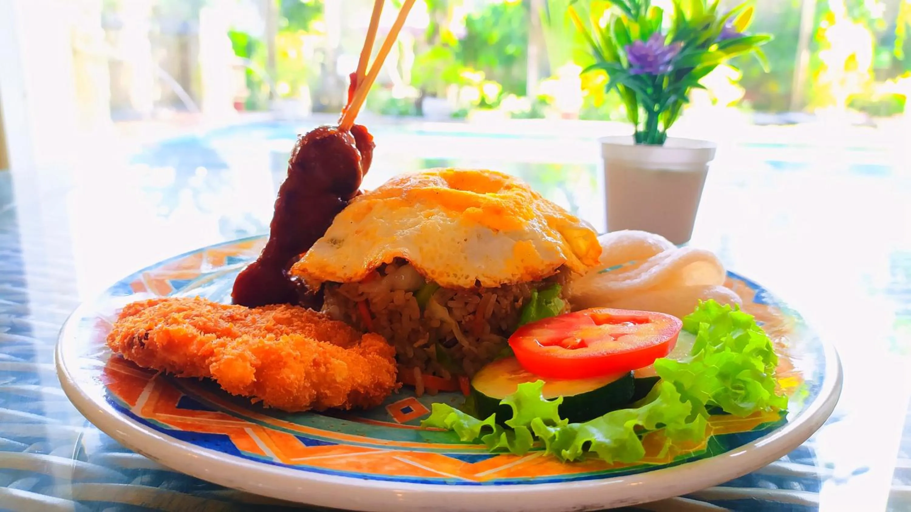 Food and drinks in Puri Saron Denpasar Hotel