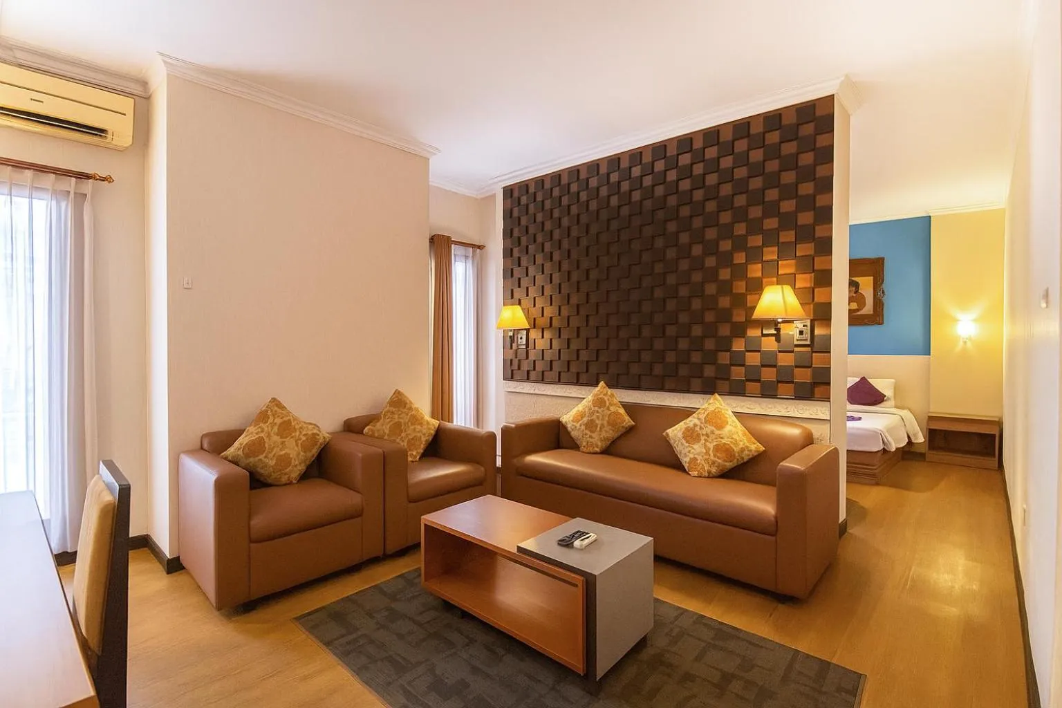 Seating area, Bed in Puri Saron Denpasar Hotel