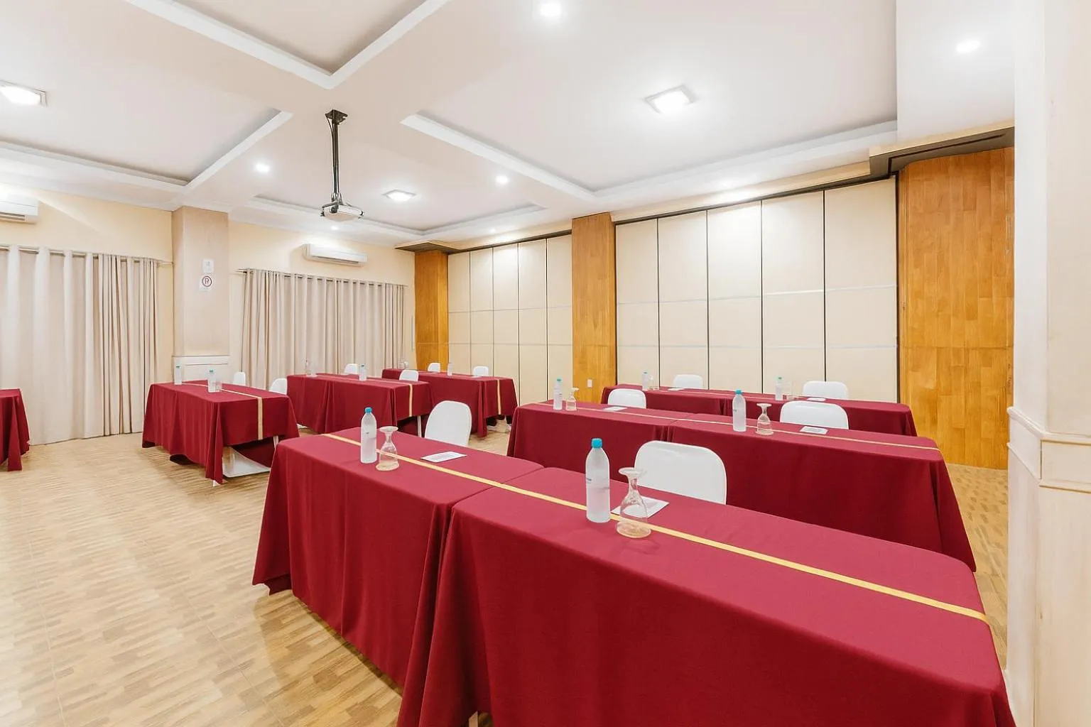Meeting/conference room in Puri Saron Denpasar Hotel