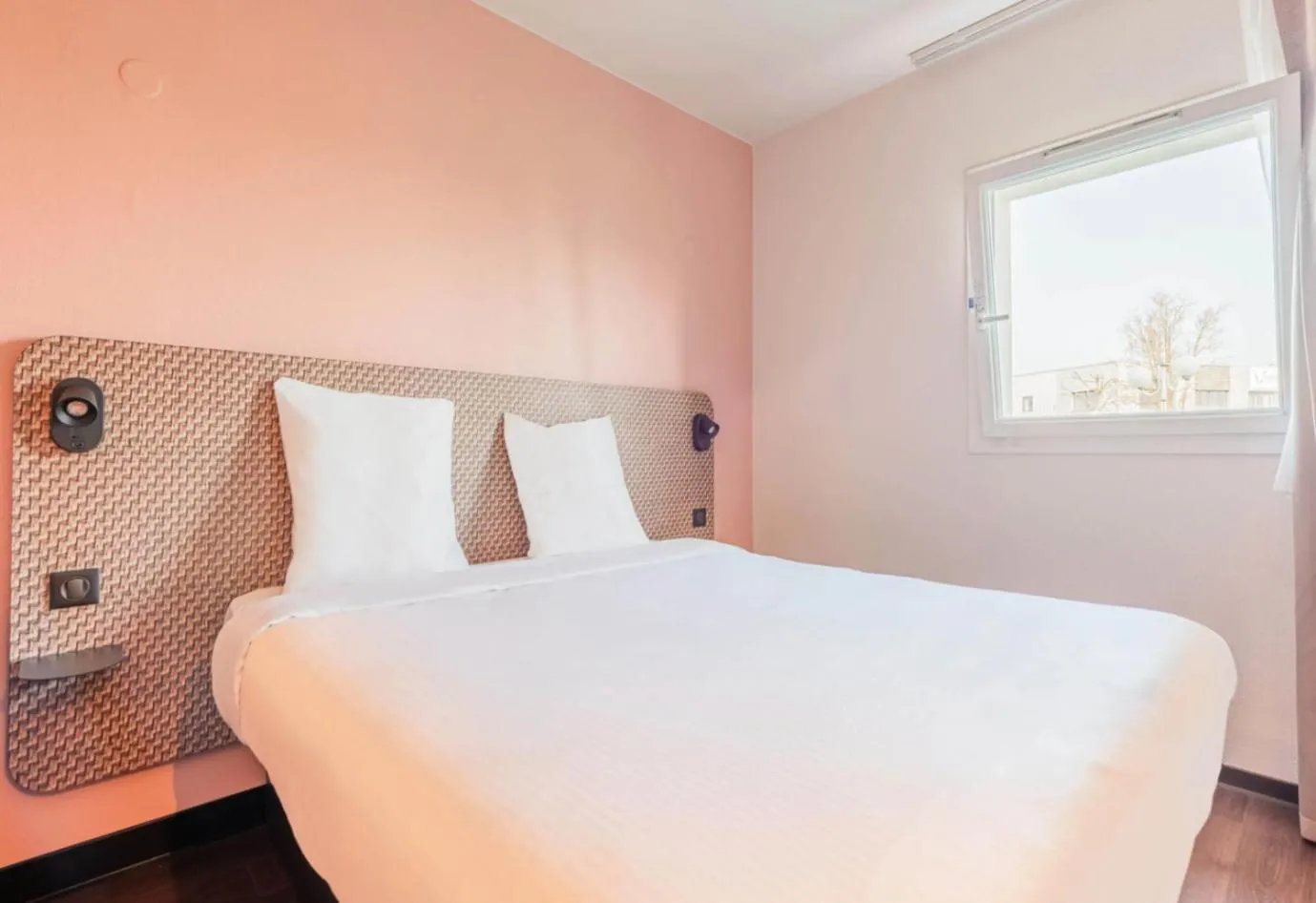 Bed in B&B HOTEL Strasbourg Aéroport