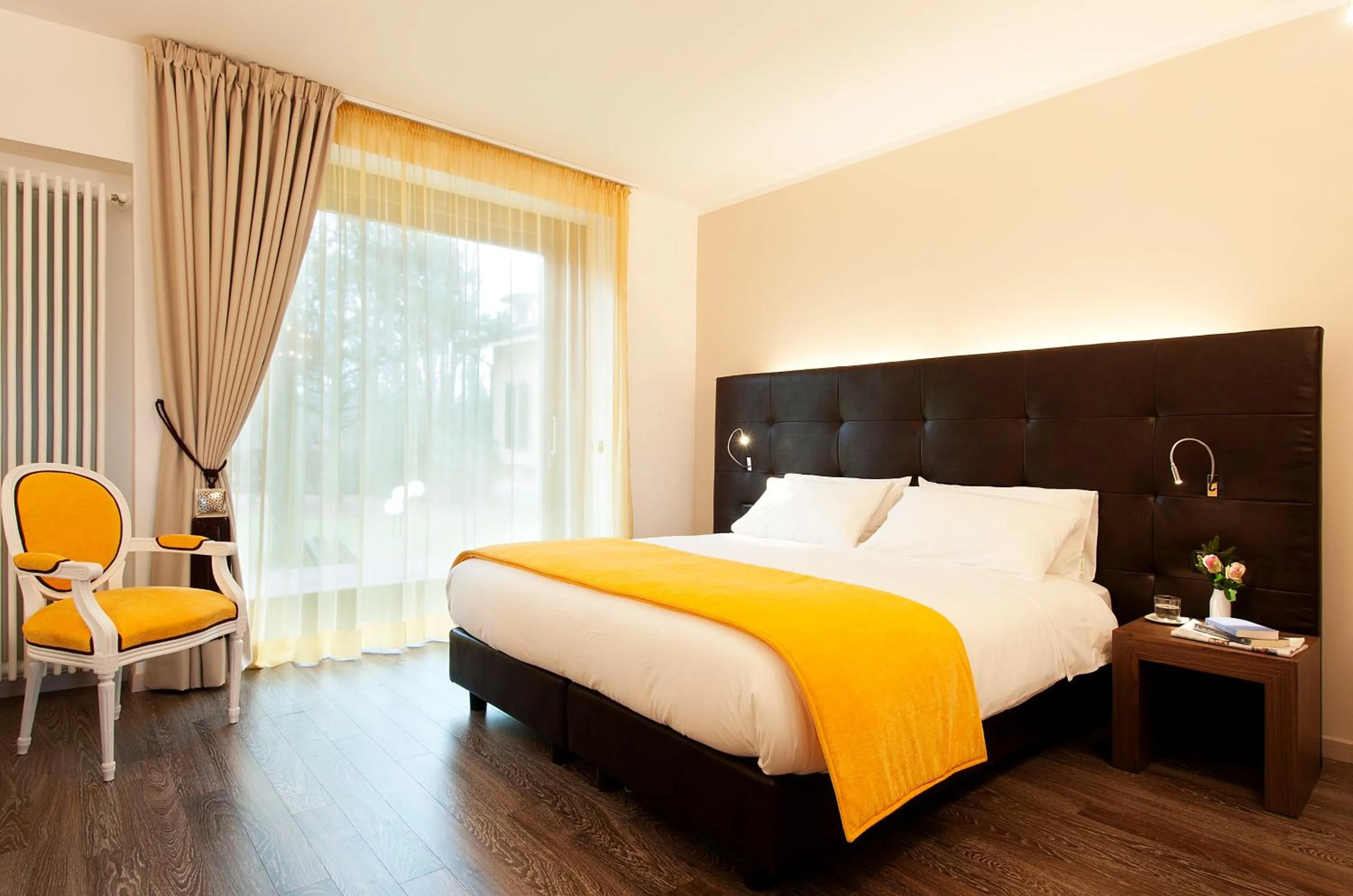 Photo of the whole room, Bed in Bed&Garden