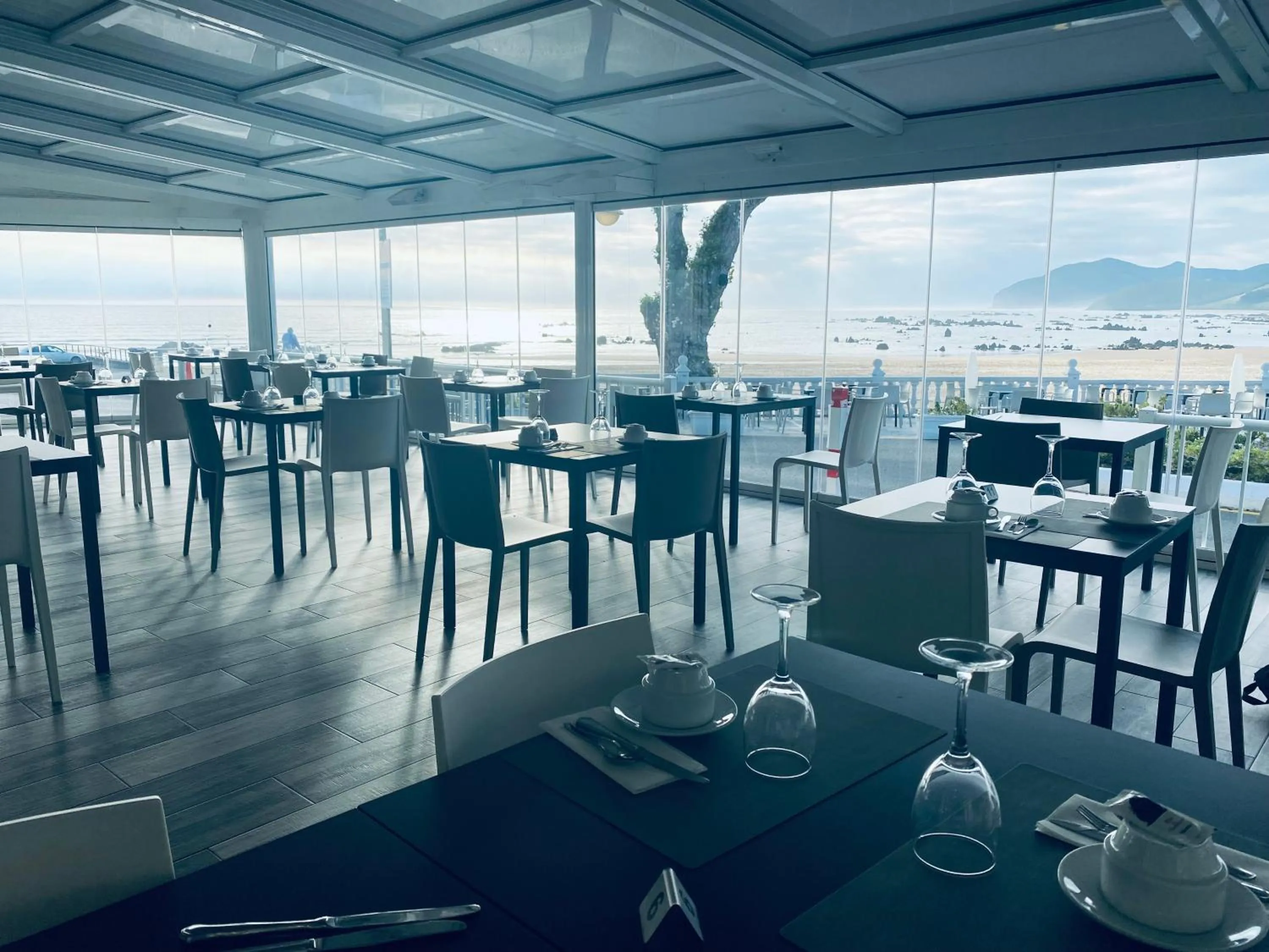 Restaurant/places to eat in Hotel Las Olas