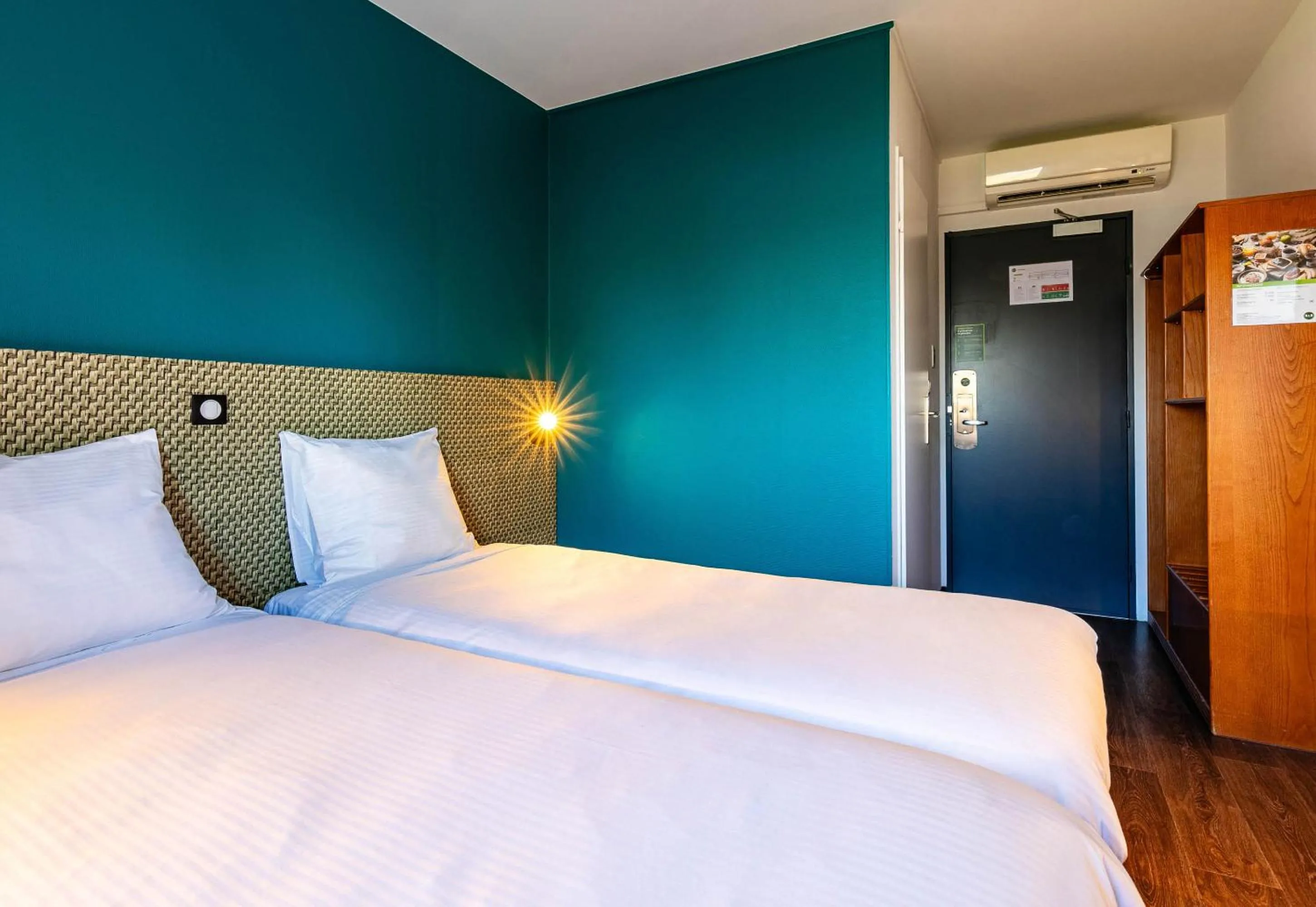 Photo of the whole room, Bed in B&B HOTEL Colmar Lumière