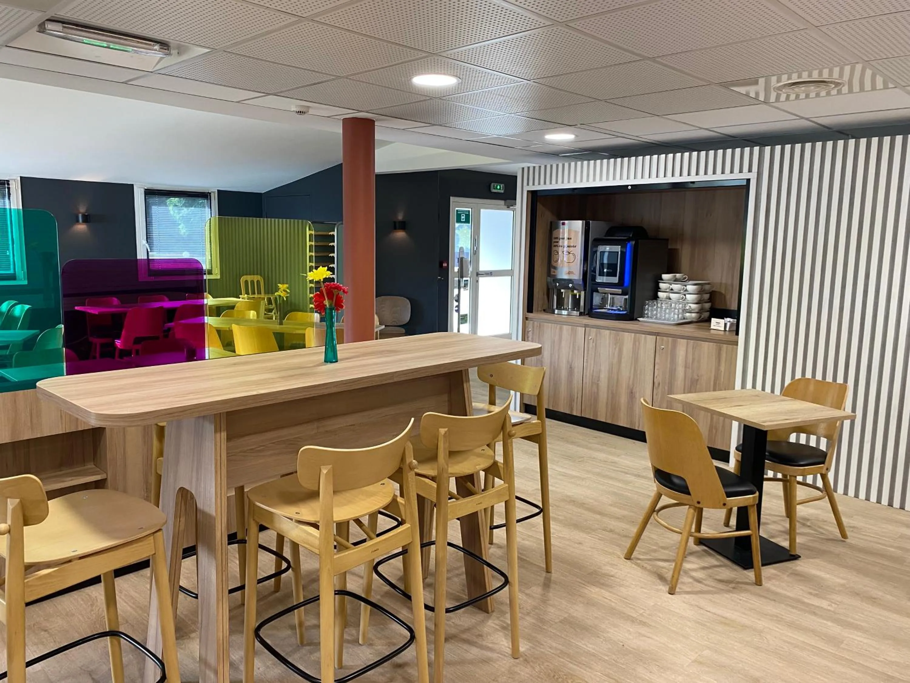 Restaurant/places to eat in B&B HOTEL Colmar Lumière