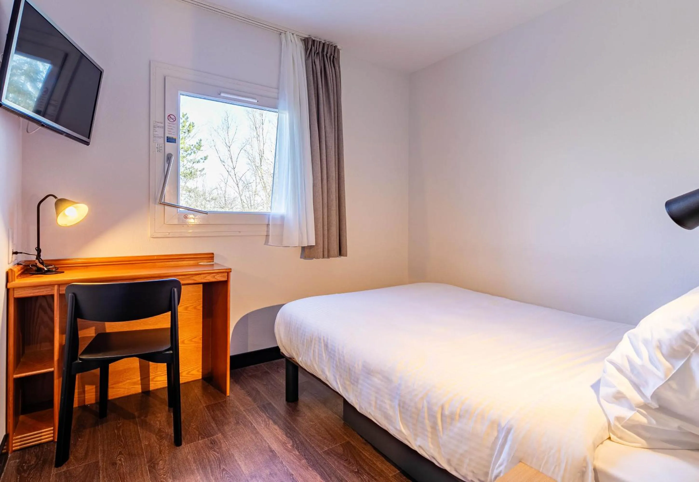 Bedroom, Bed in B&B HOTEL Colmar Lumière