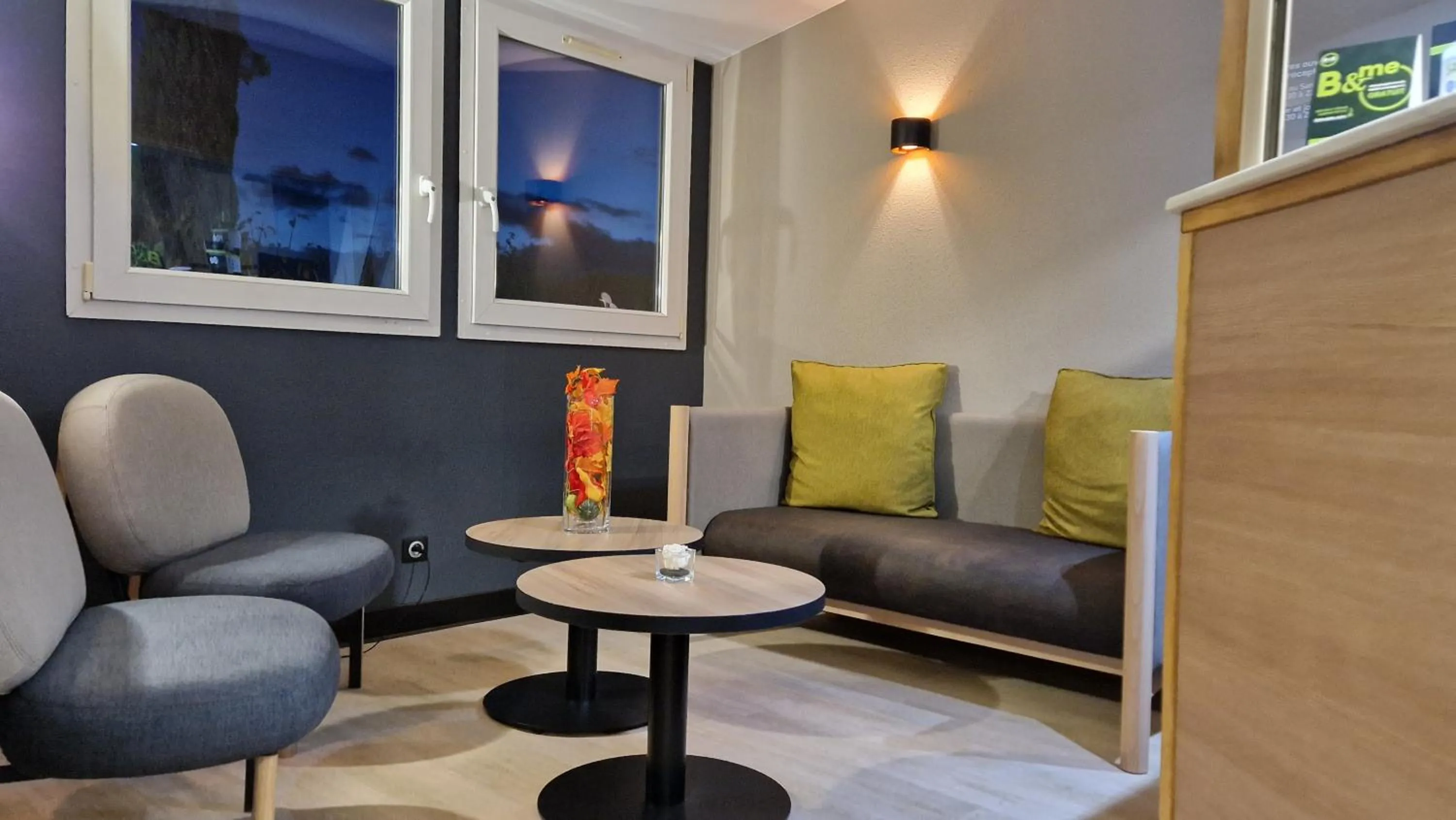 Living room in B&B HOTEL Colmar Lumière