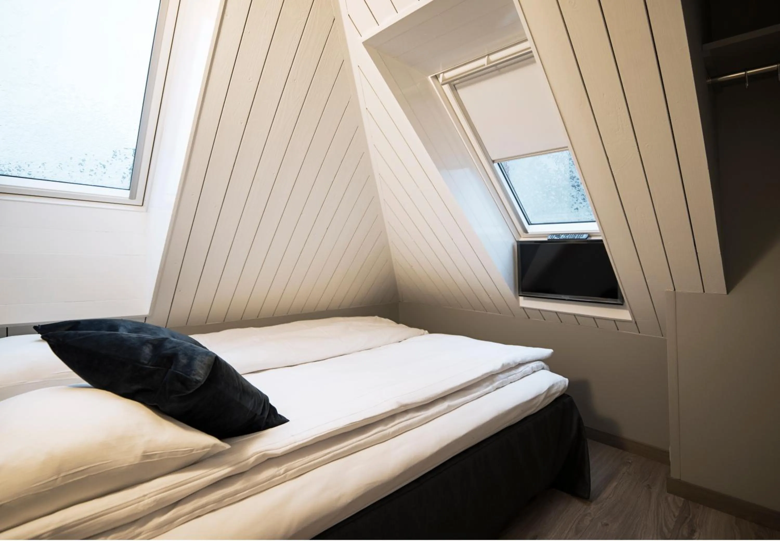 Bed in Home Again Apartments Nygata 1