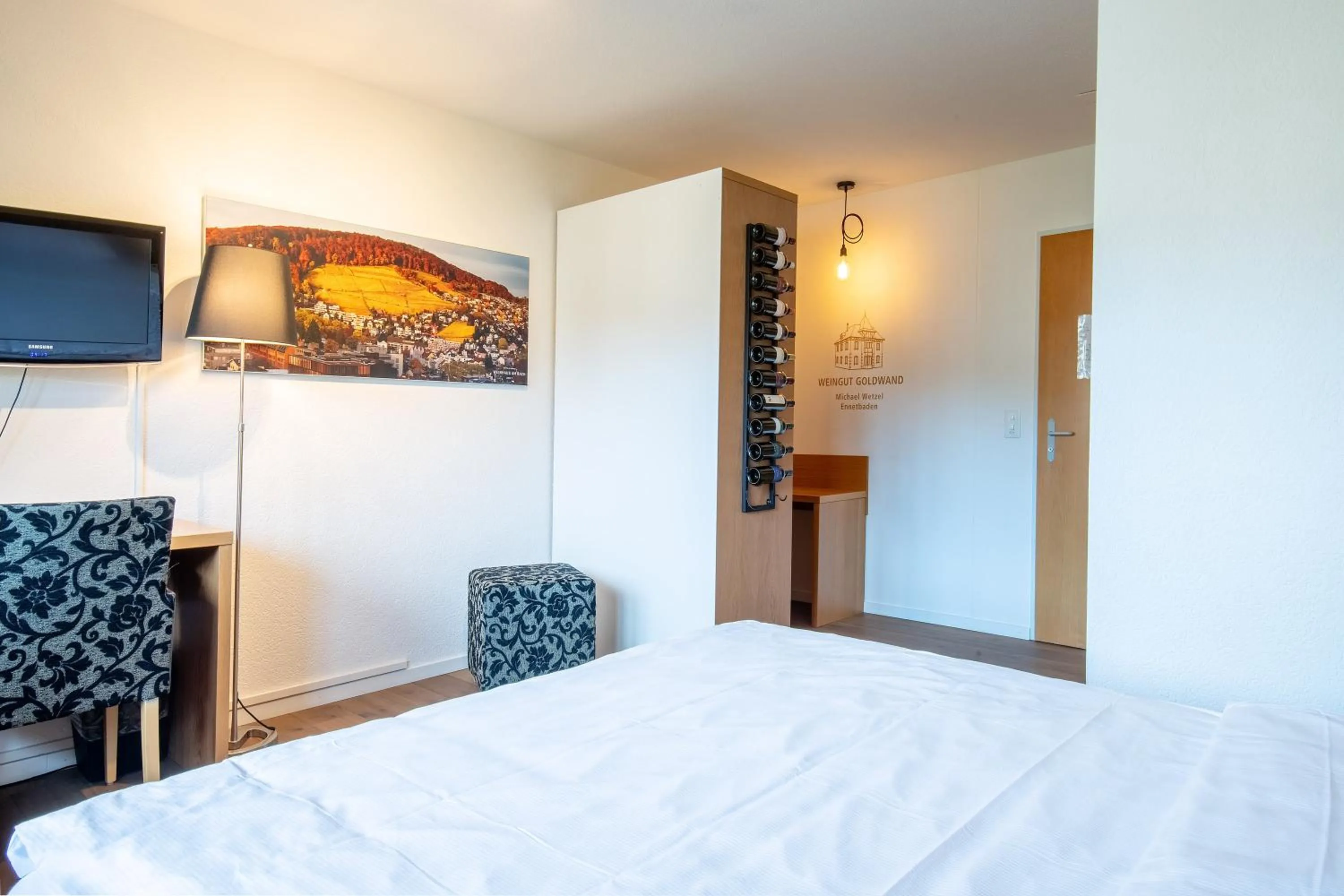 Bathroom, Bed in Hirschen Erlinsbach Swiss Quality