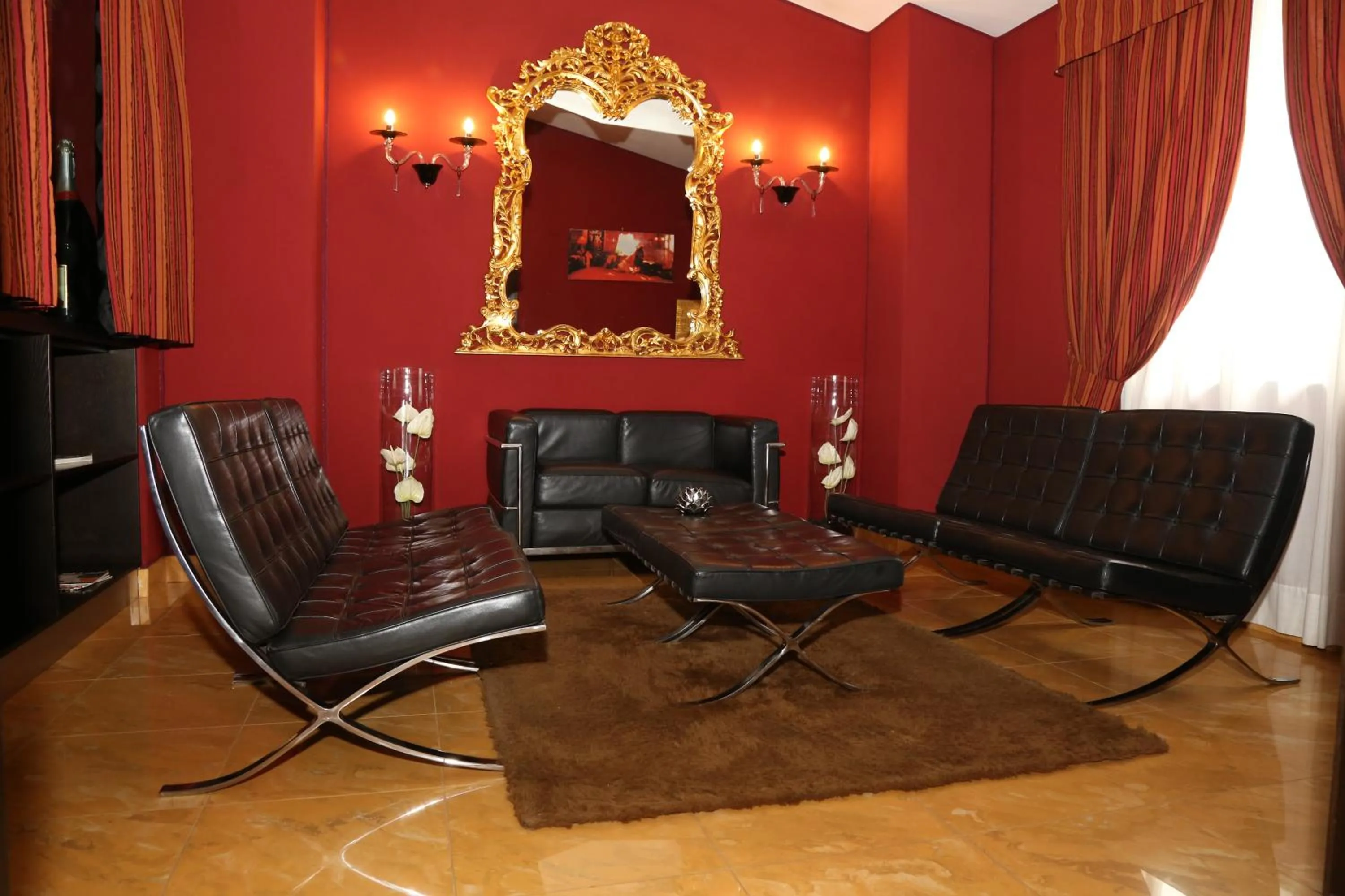 Seating area in Marcantonio Hotel