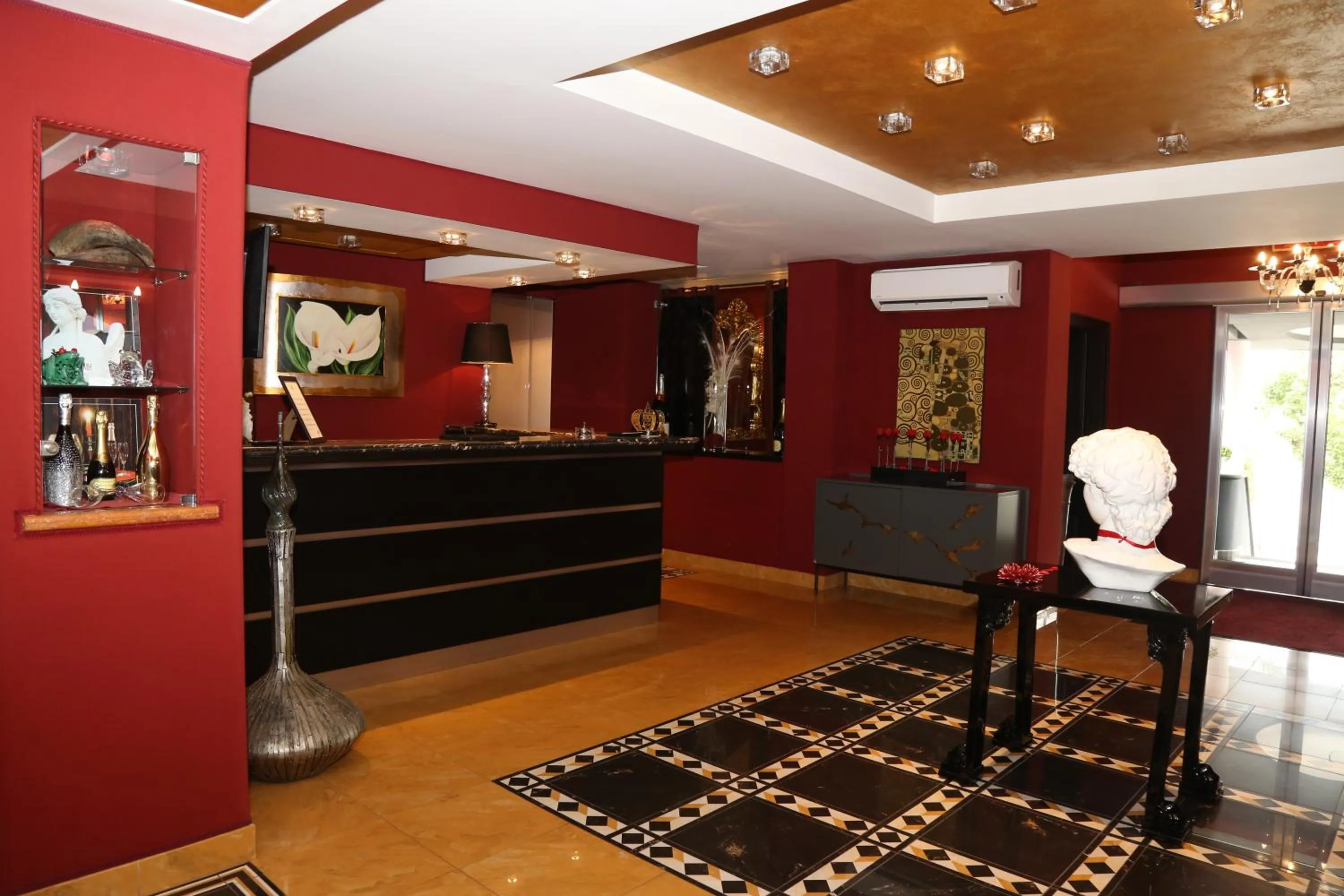 Lobby or reception in Marcantonio Hotel