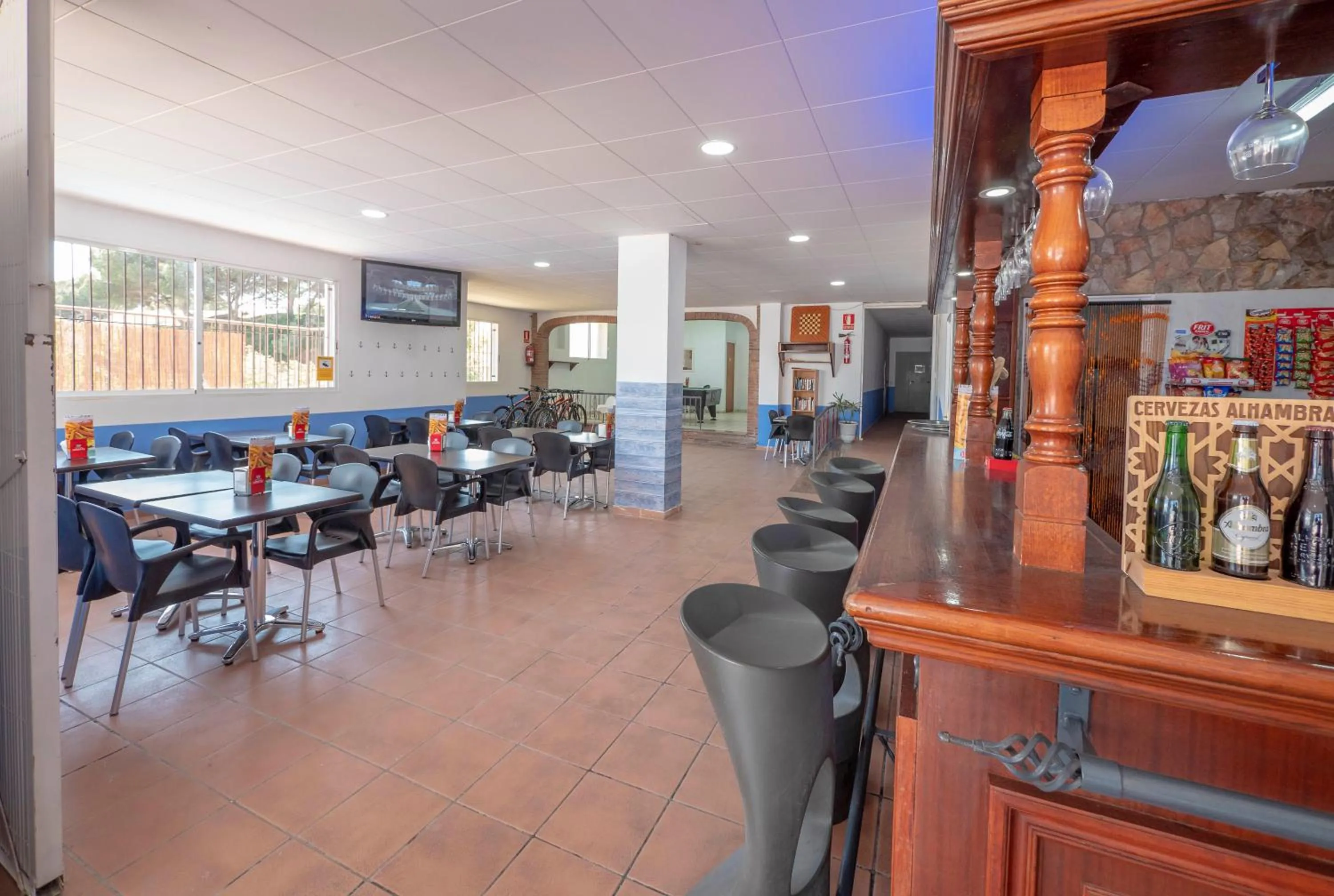 Restaurant/places to eat in Apartamentos AR Muntanya Mar