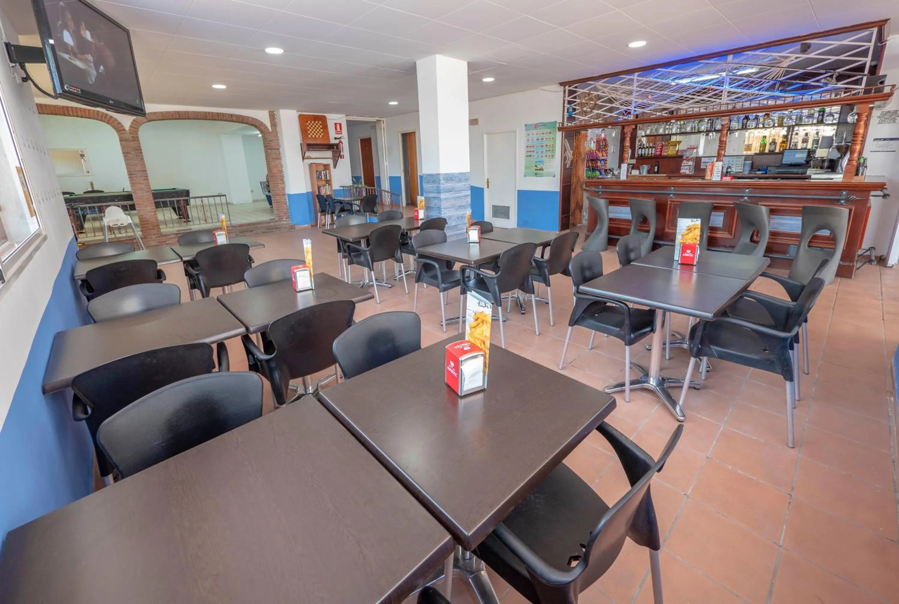 Communal lounge/ TV room in Apartamentos AR Muntanya Mar