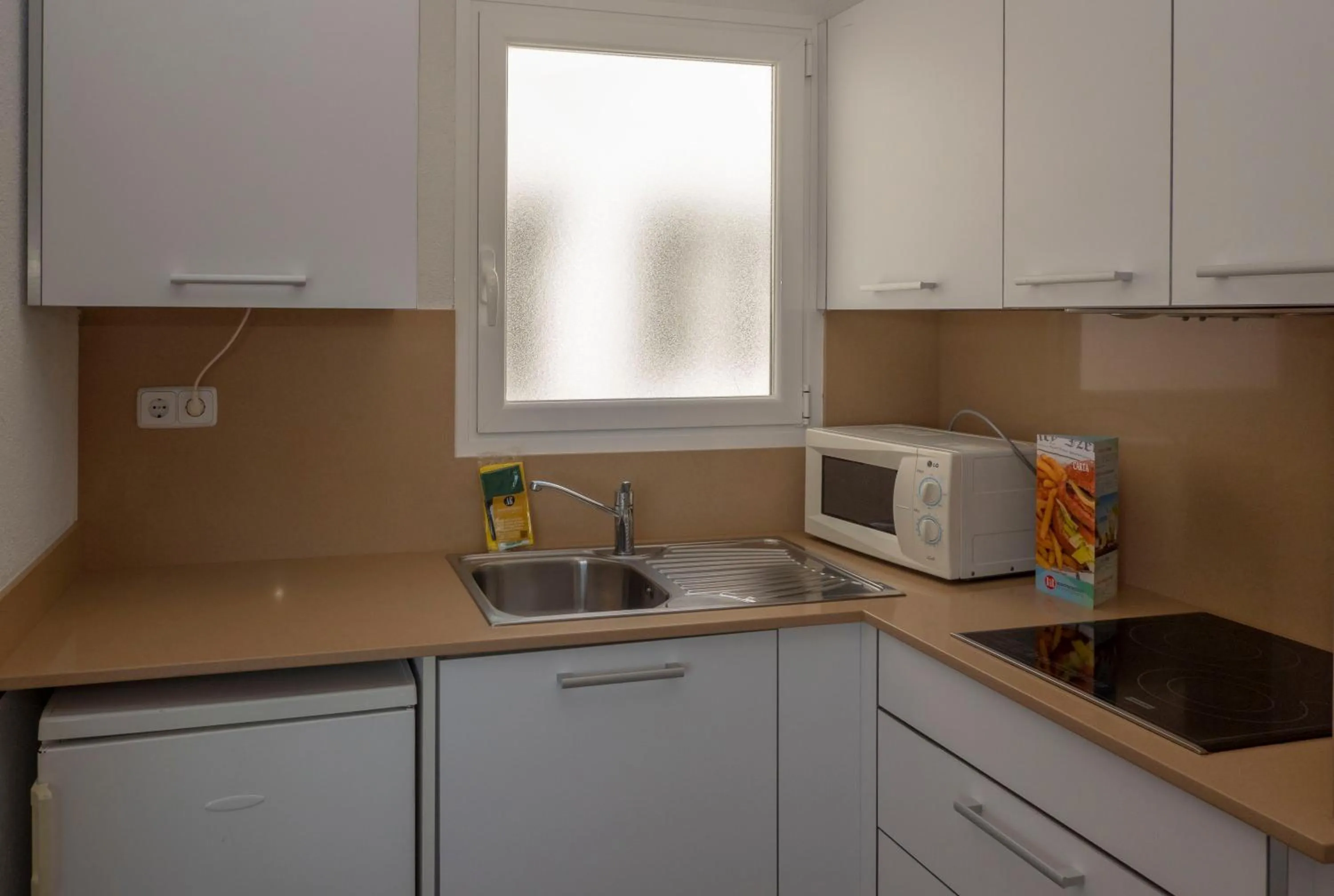 Kitchen or kitchenette in Apartamentos AR Muntanya Mar