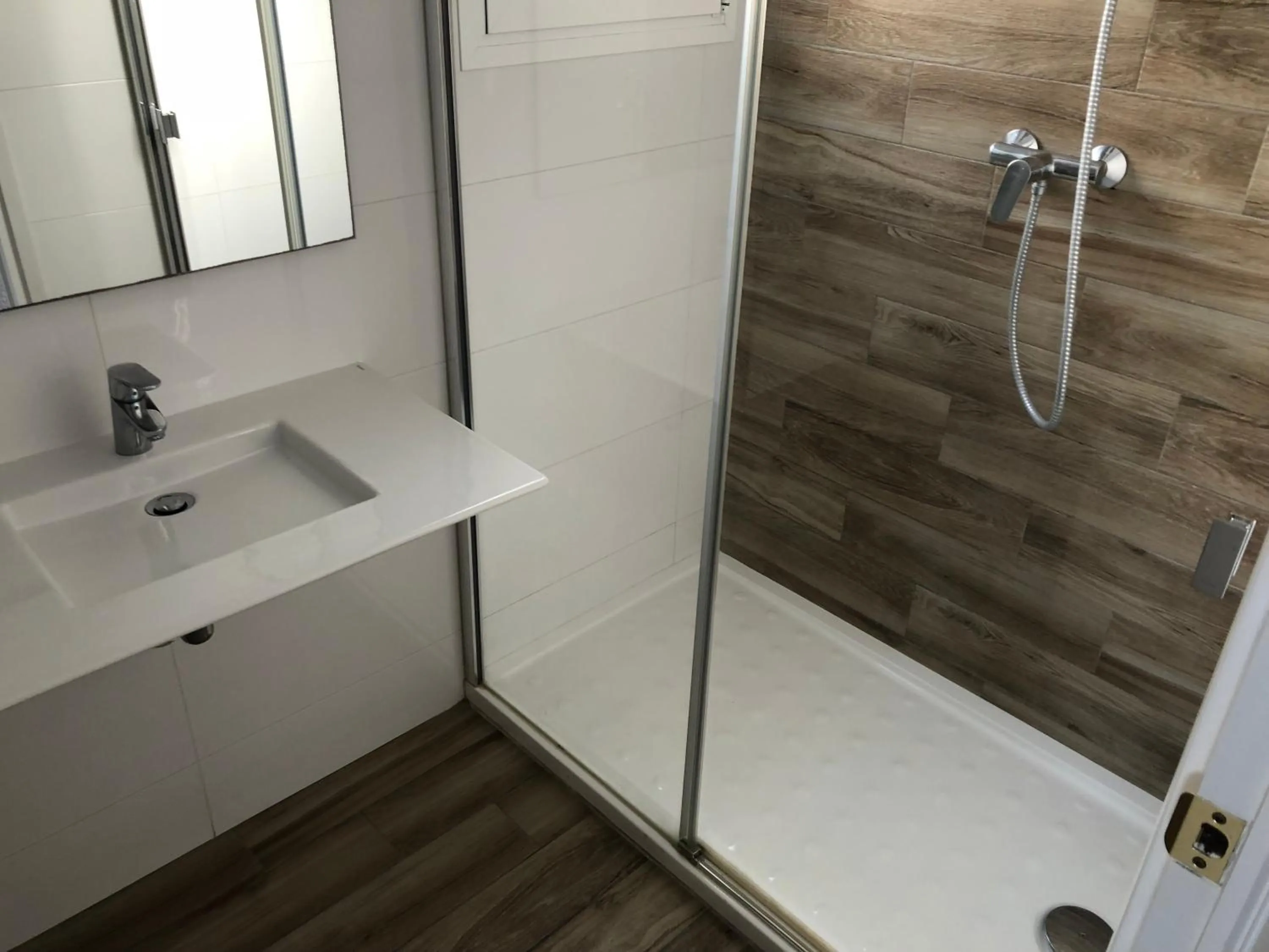 Shower in Apartamentos AR Muntanya Mar