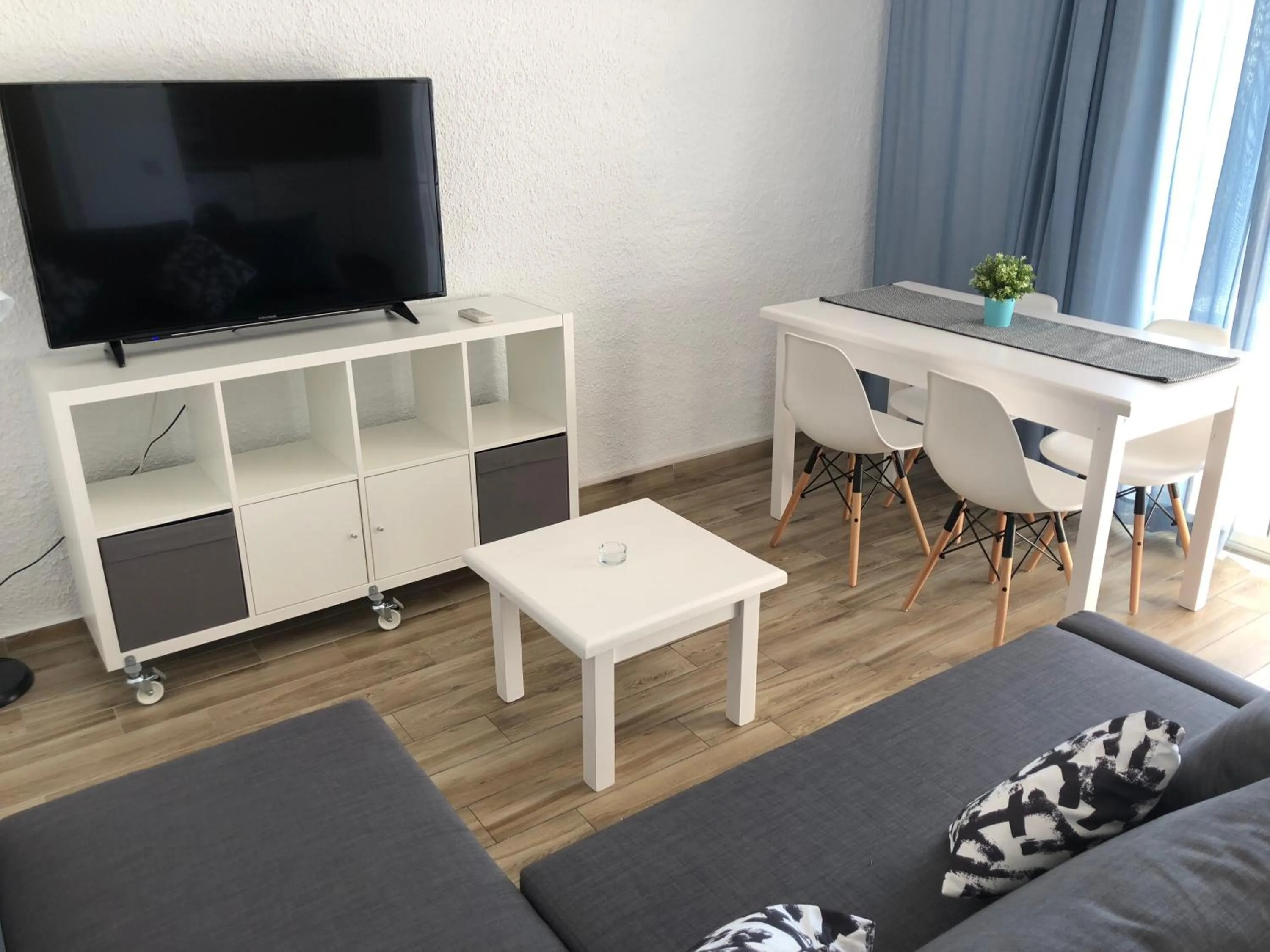 Communal lounge/ TV room in Apartamentos AR Muntanya Mar