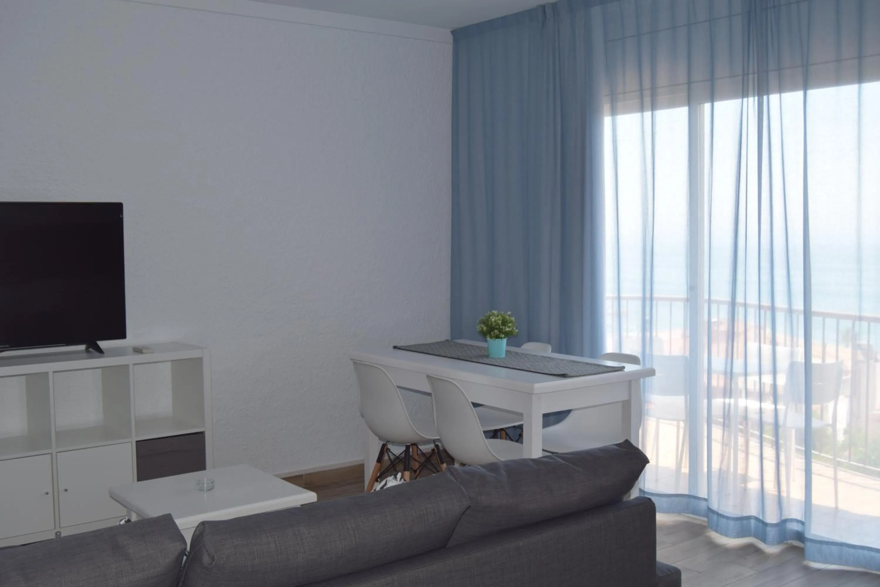 Communal lounge/ TV room in Apartamentos AR Muntanya Mar