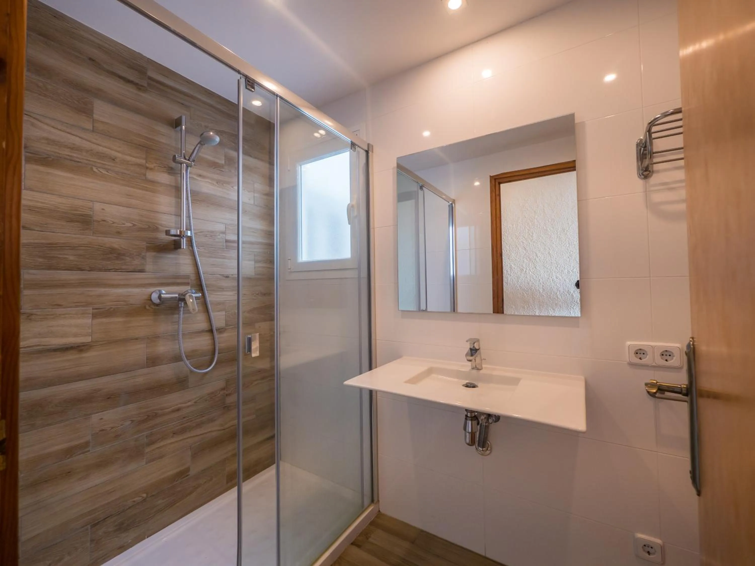 Shower in Apartamentos AR Muntanya Mar