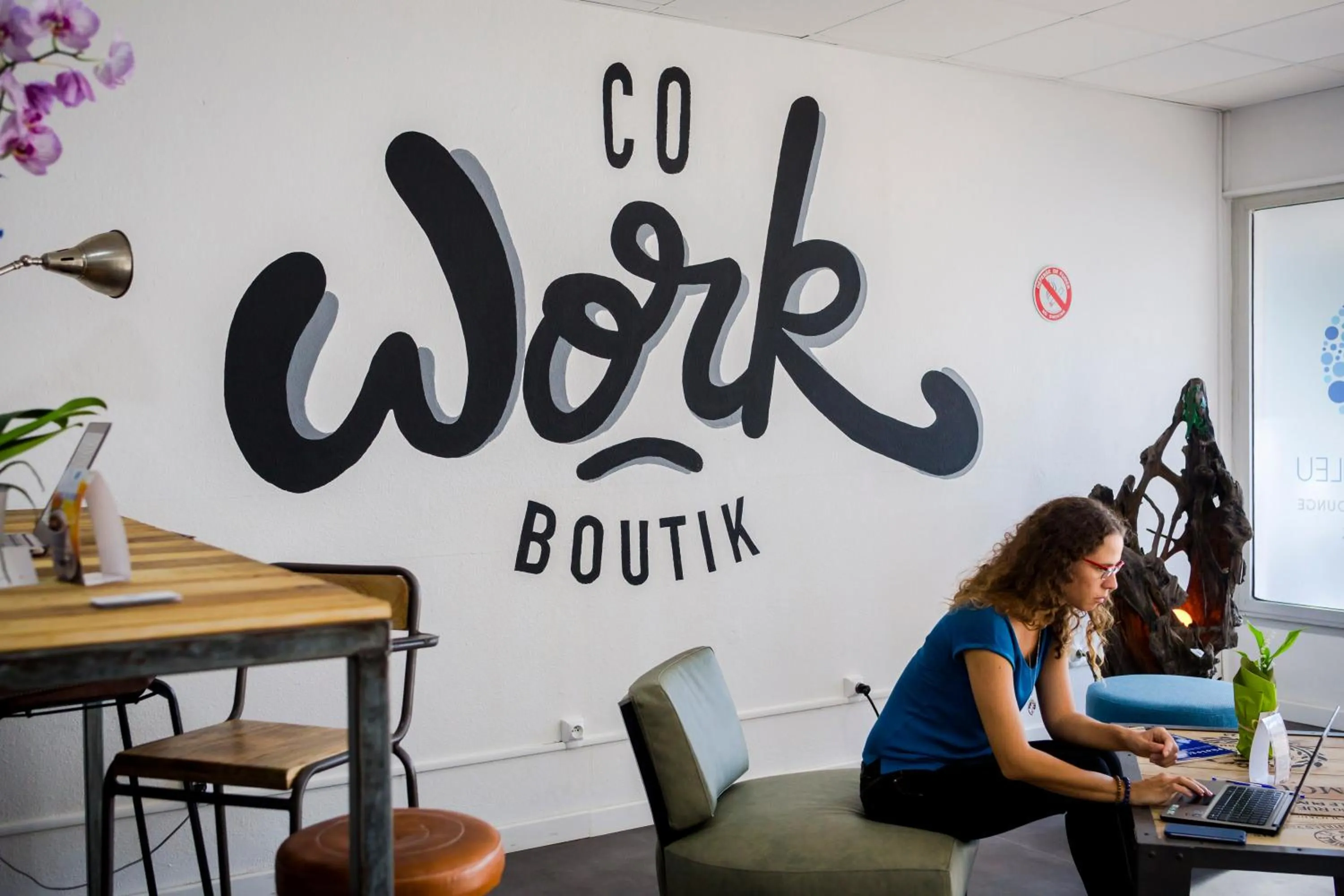 Seating area in Hôtel Le Grand Bleu