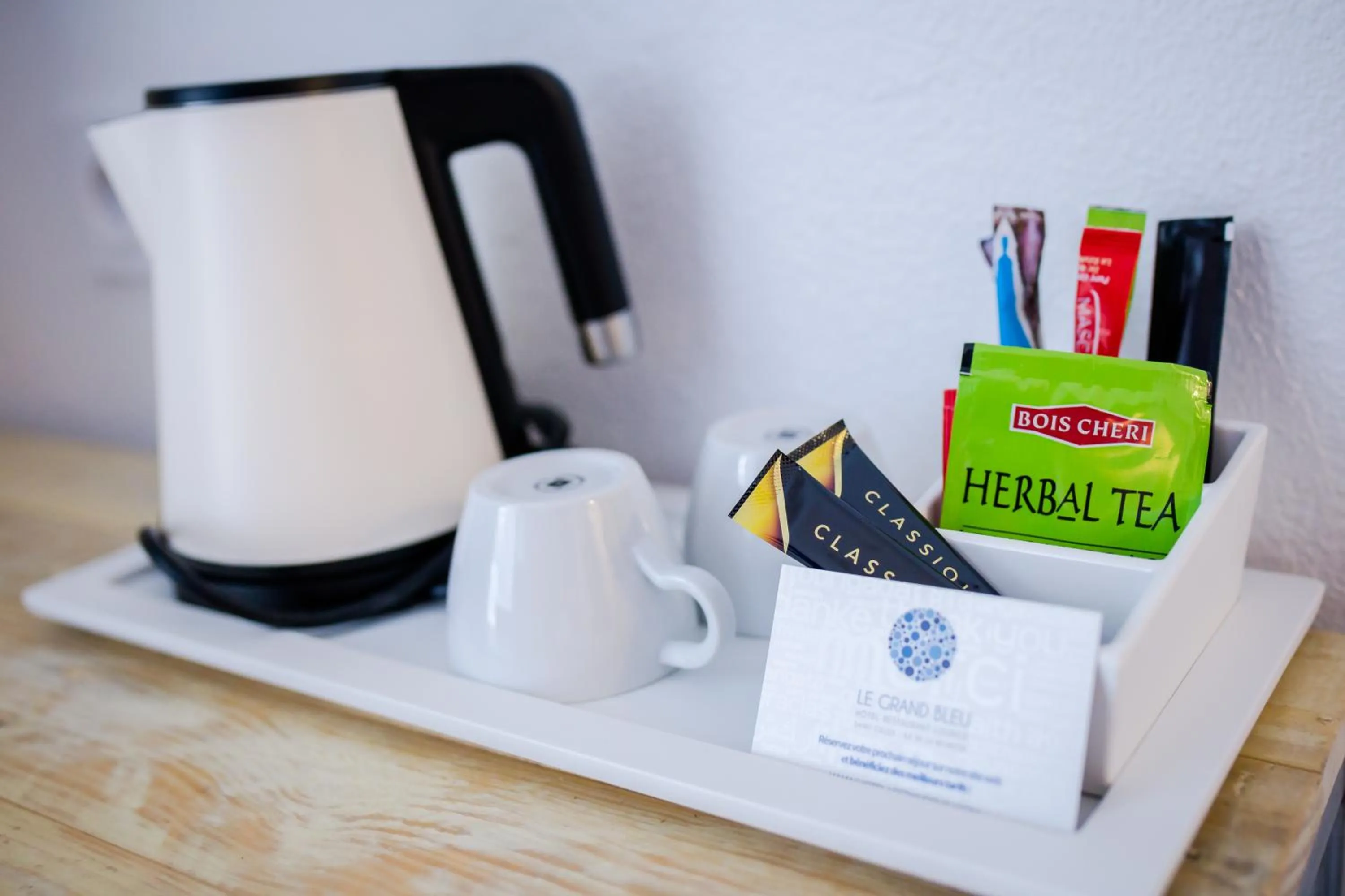 Coffee/tea facilities in Hôtel Le Grand Bleu