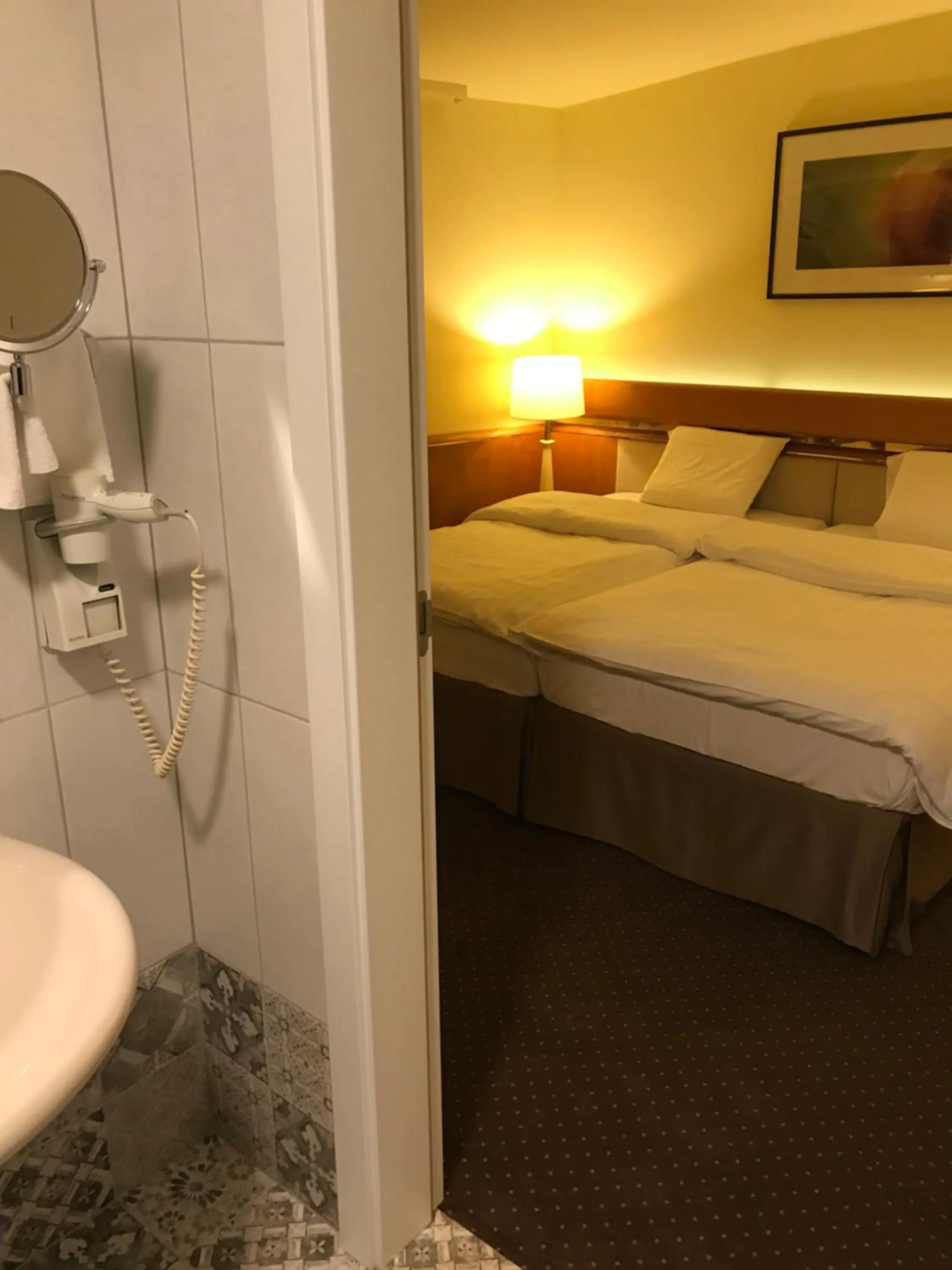 Toilet, Bed in Hotel Podzamcze
