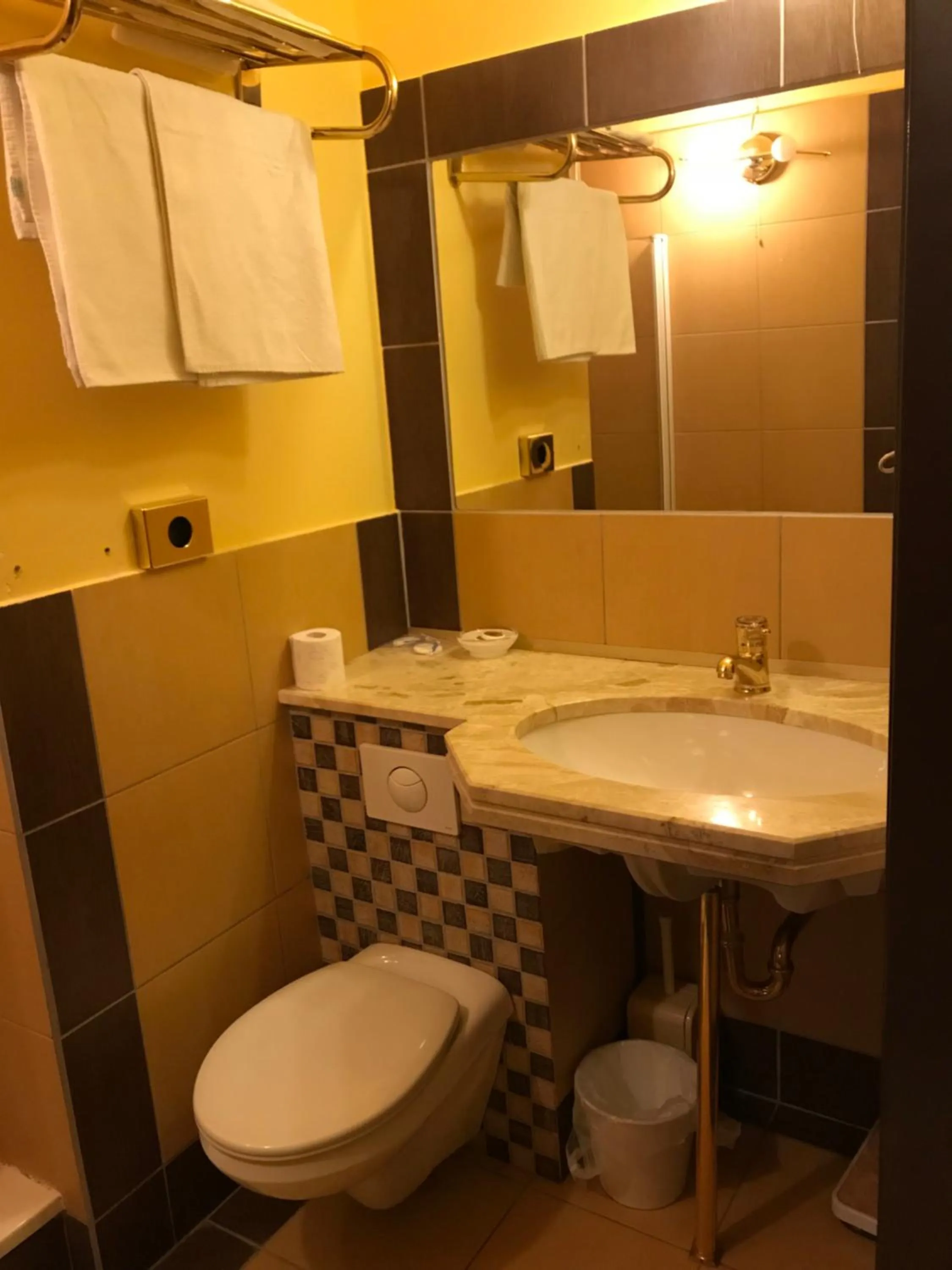Bathroom in Hotel Podzamcze