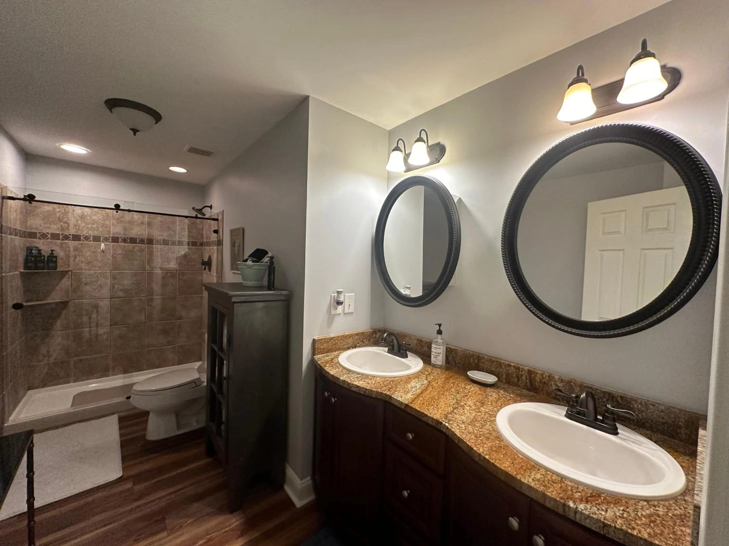 Toilet in Pillow and Paddock B&B