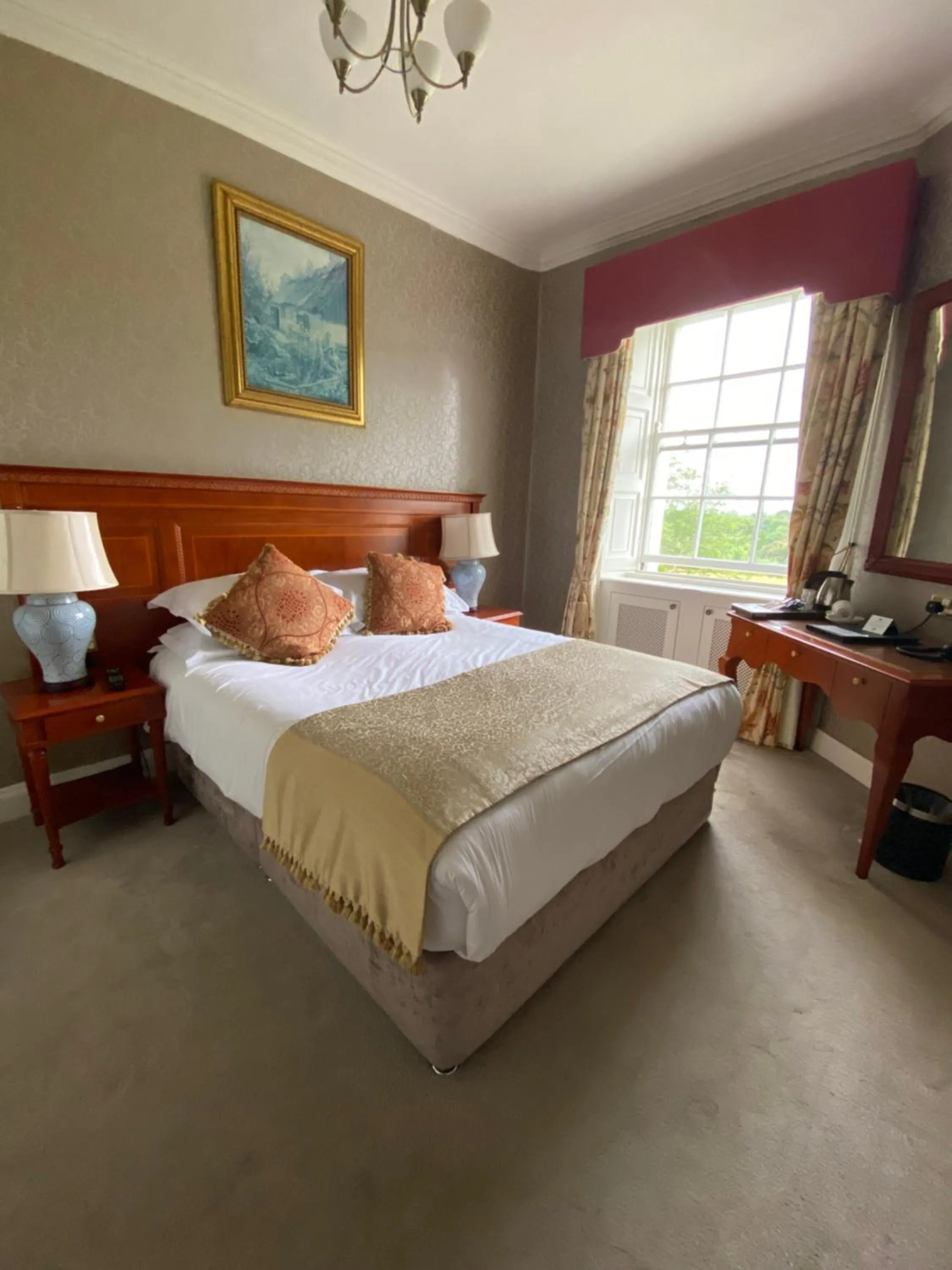 Bedroom, Bed in Leixlip Manor Hotel