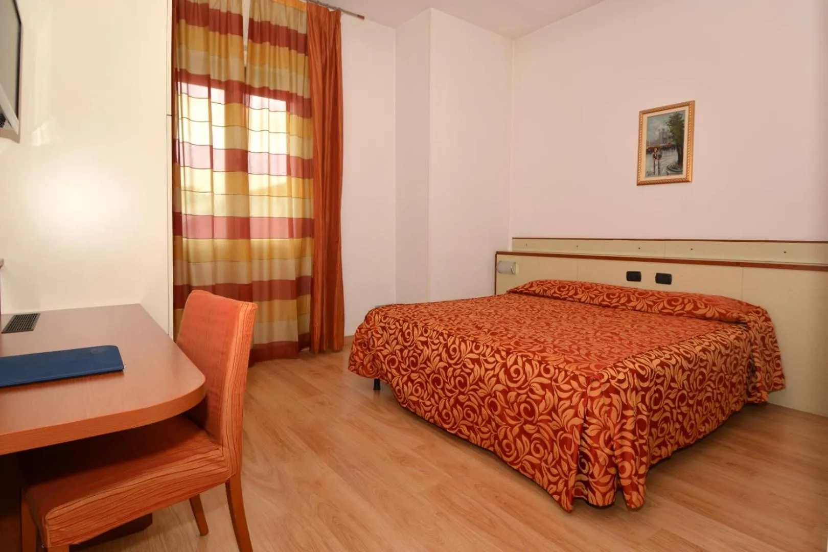 Photo of the whole room in Hotel Eolo