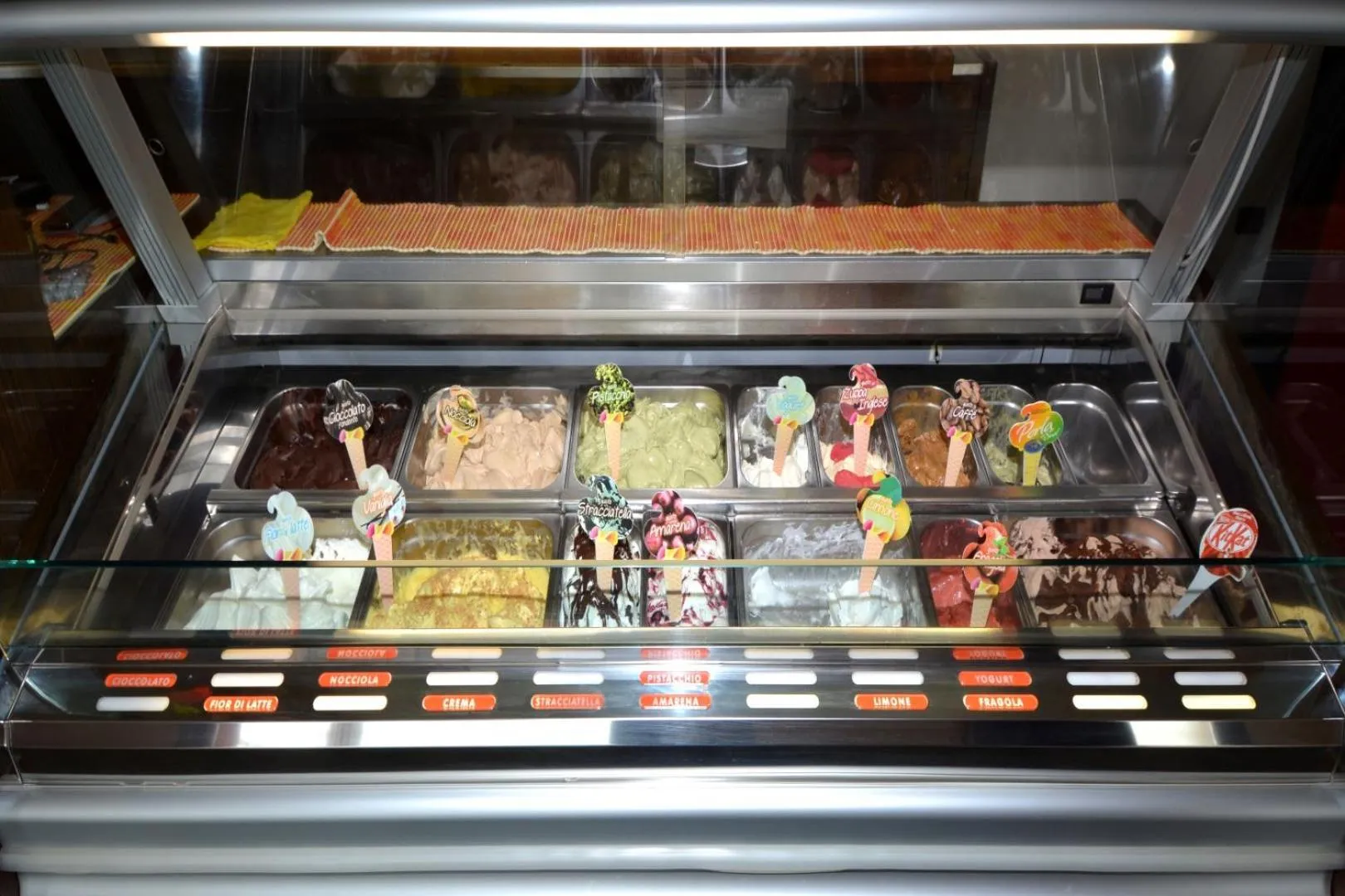 Buffet breakfast in Hotel Eolo