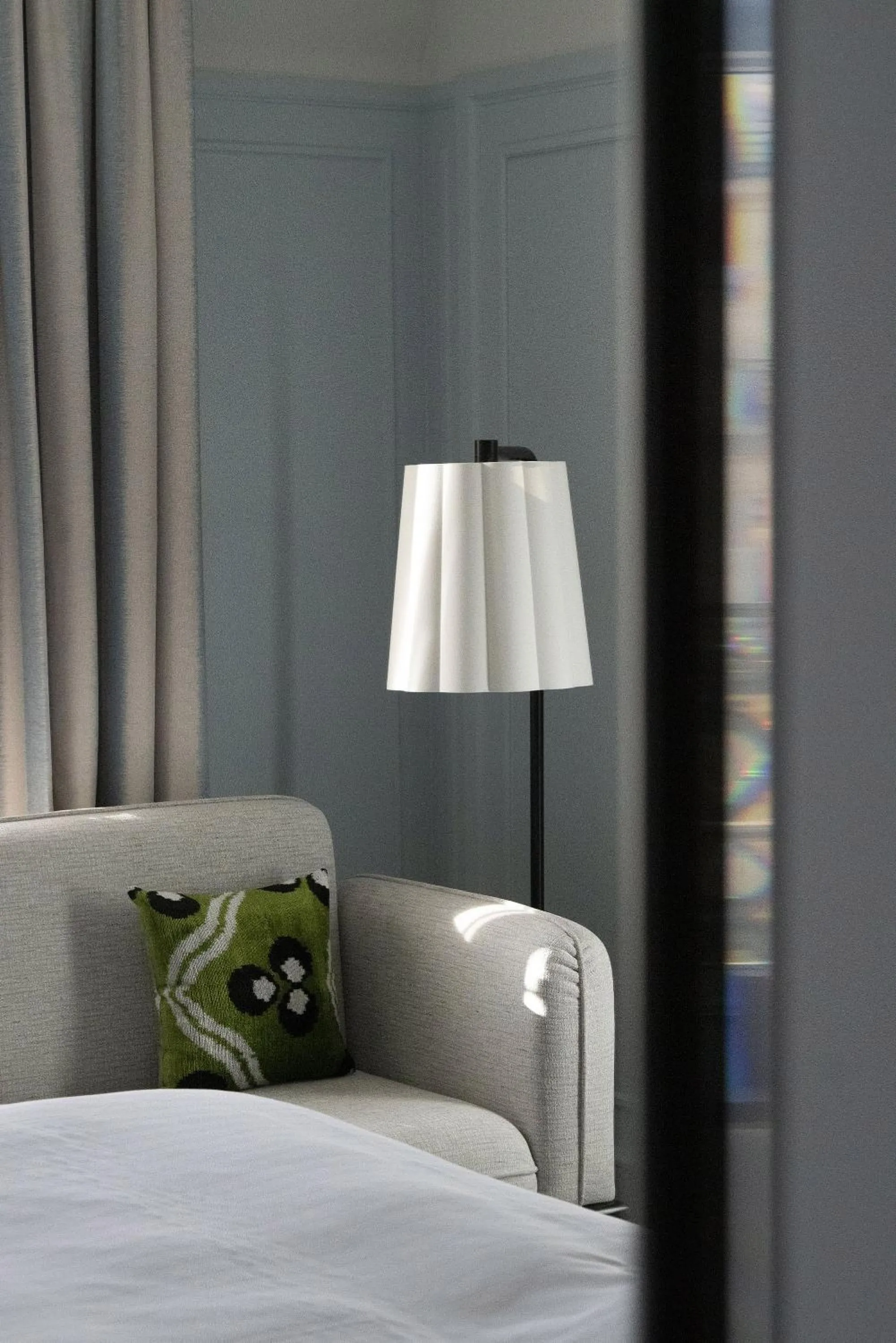 Seating area, Bed in Paris Marriott Opera Ambassador Hotel