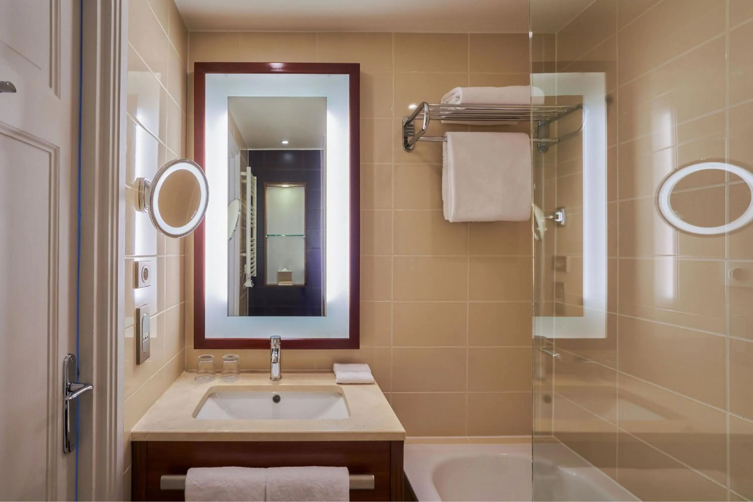 Bathroom in Paris Marriott Opera Ambassador Hotel