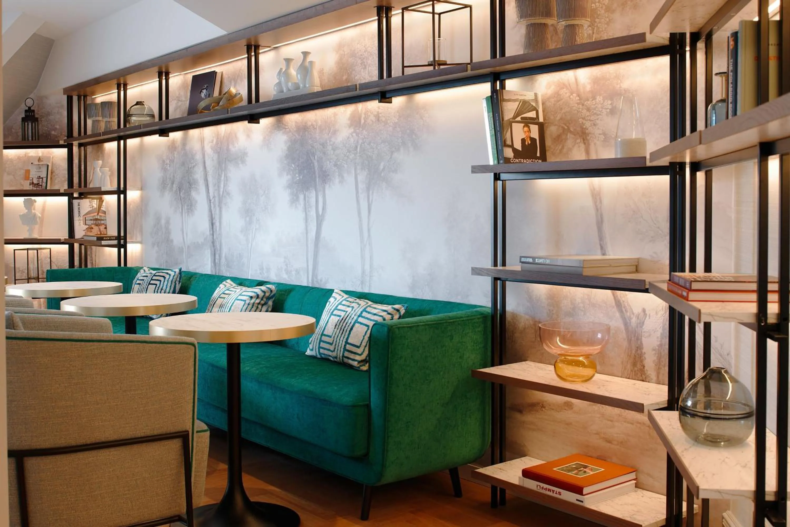 Lounge or bar in Paris Marriott Opera Ambassador Hotel