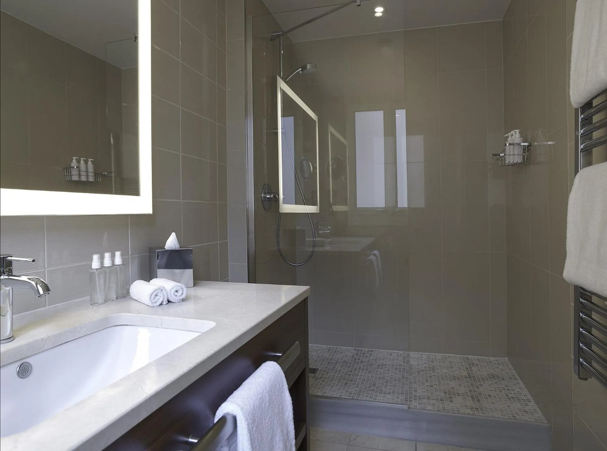 Bathroom in Paris Marriott Opera Ambassador Hotel