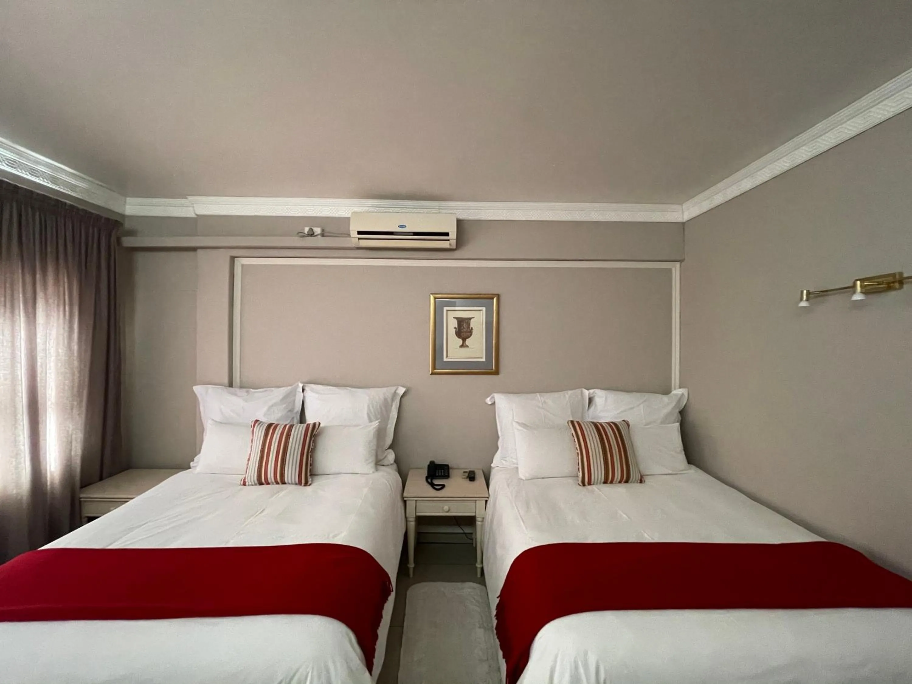 Bedroom, Bed in Ngwenya Hotel & Conference Centre