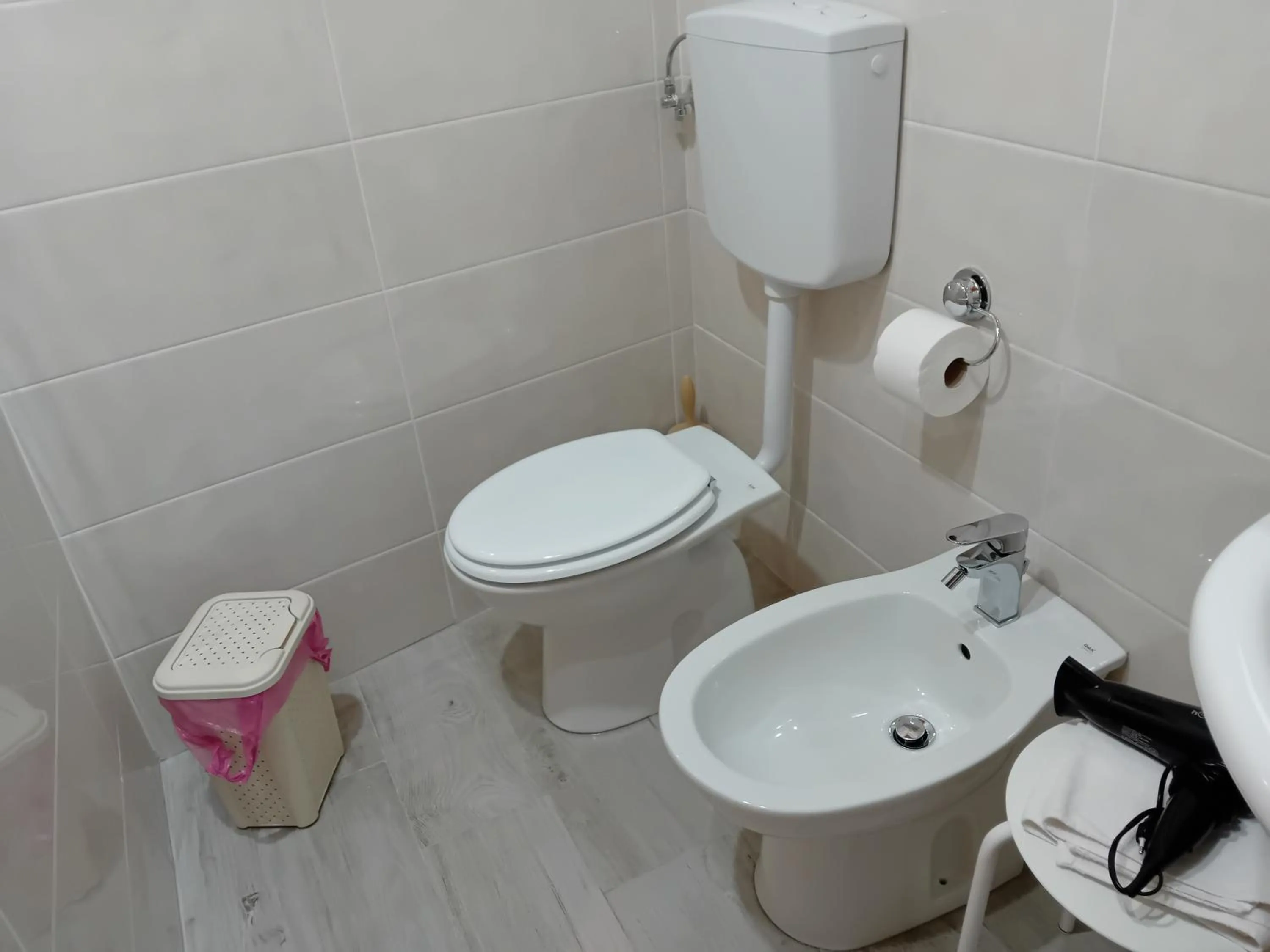 Toilet in 3 A b&b