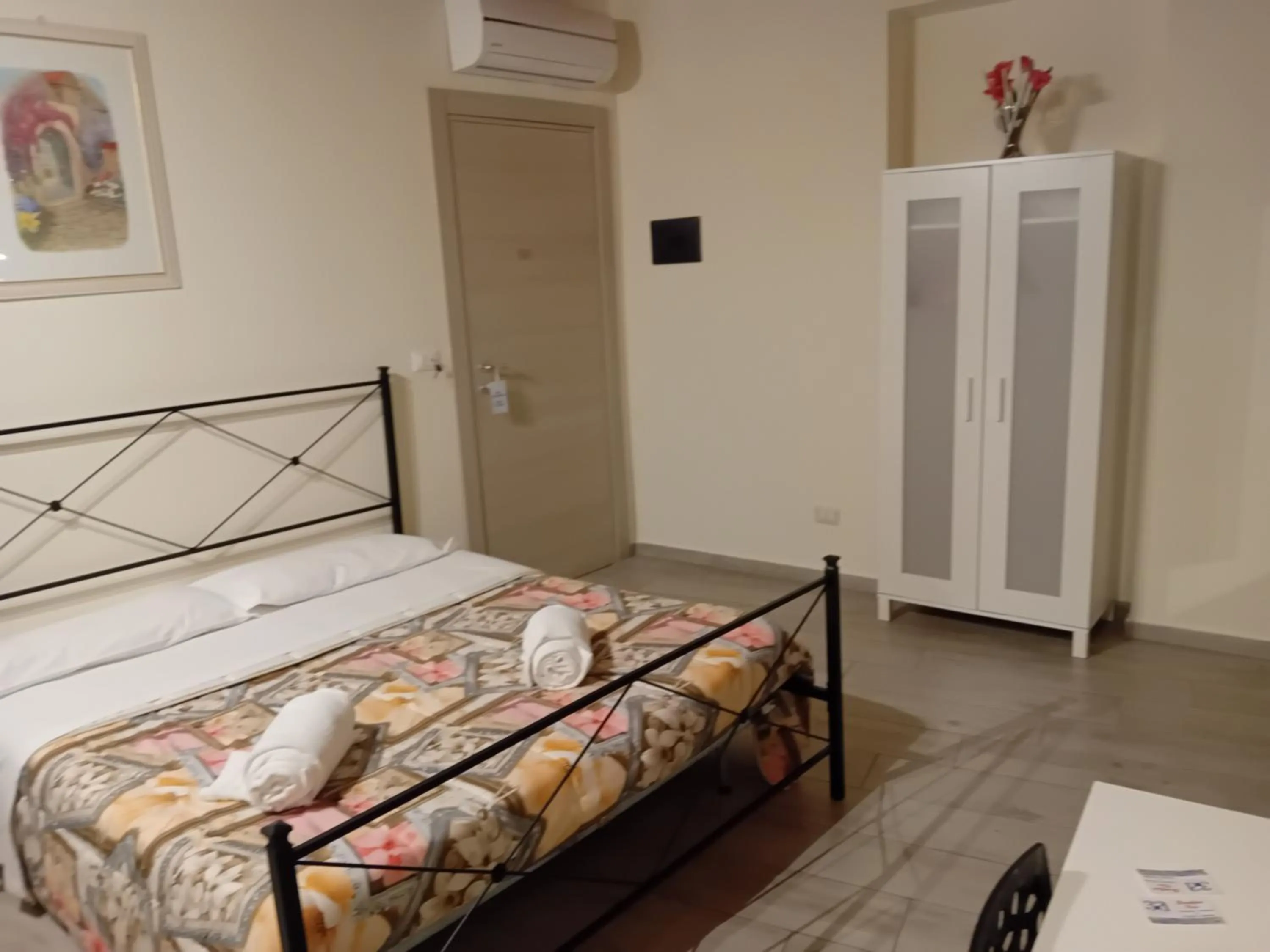 Photo of the whole room, Bed in 3 A b&b