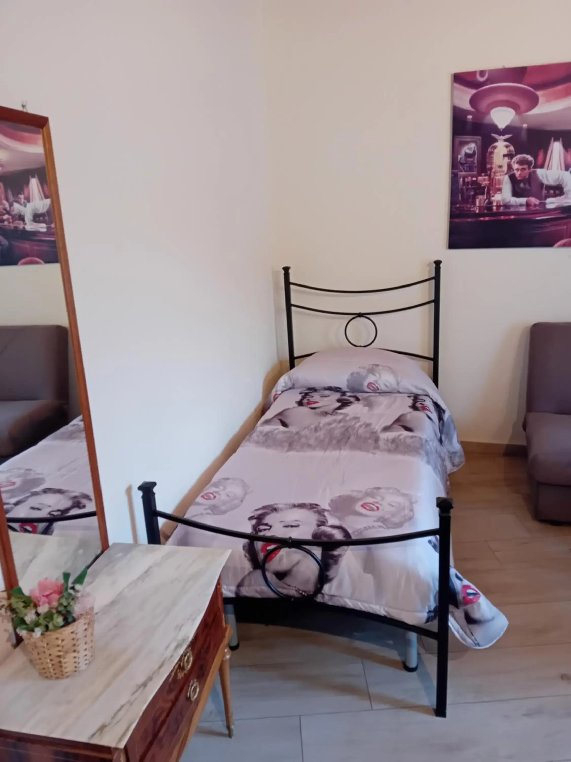 Single Room - single occupancy in 3 A b&b Single Room - single occupancy in 3 A b&b