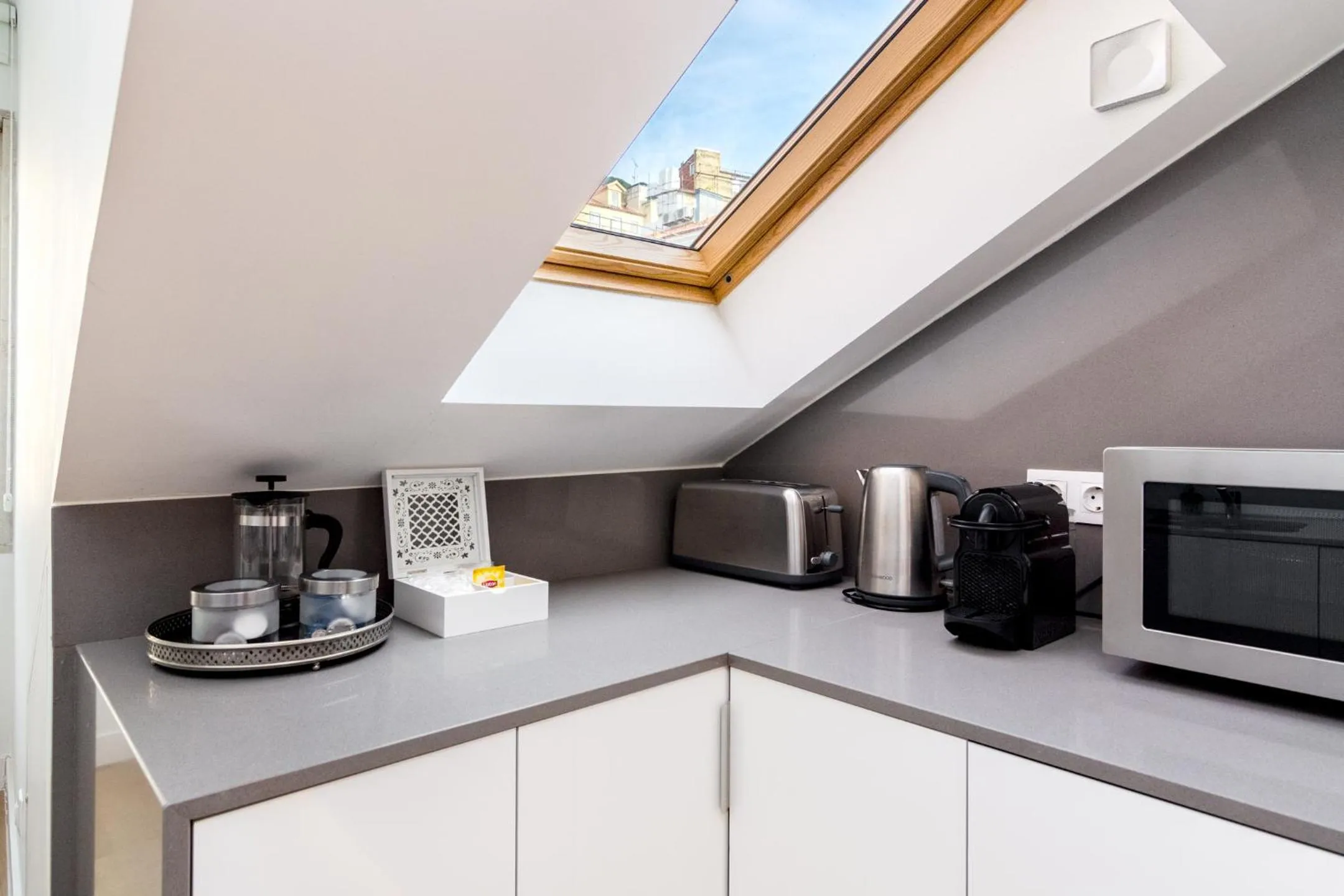 Coffee/tea facilities in WHome | Madalena Downtown Luxury Duplex