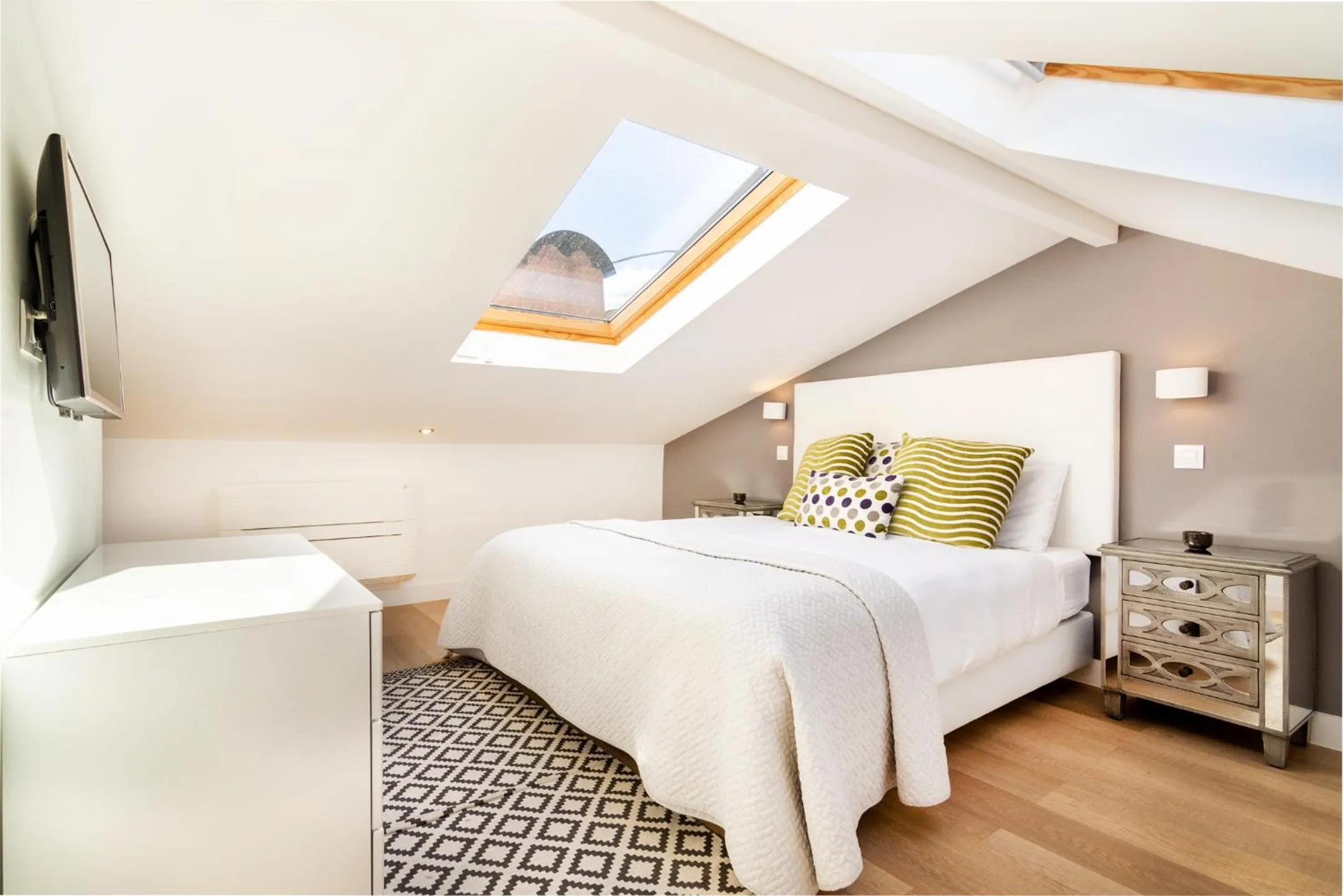 Bed in WHome | Madalena Downtown Luxury Duplex