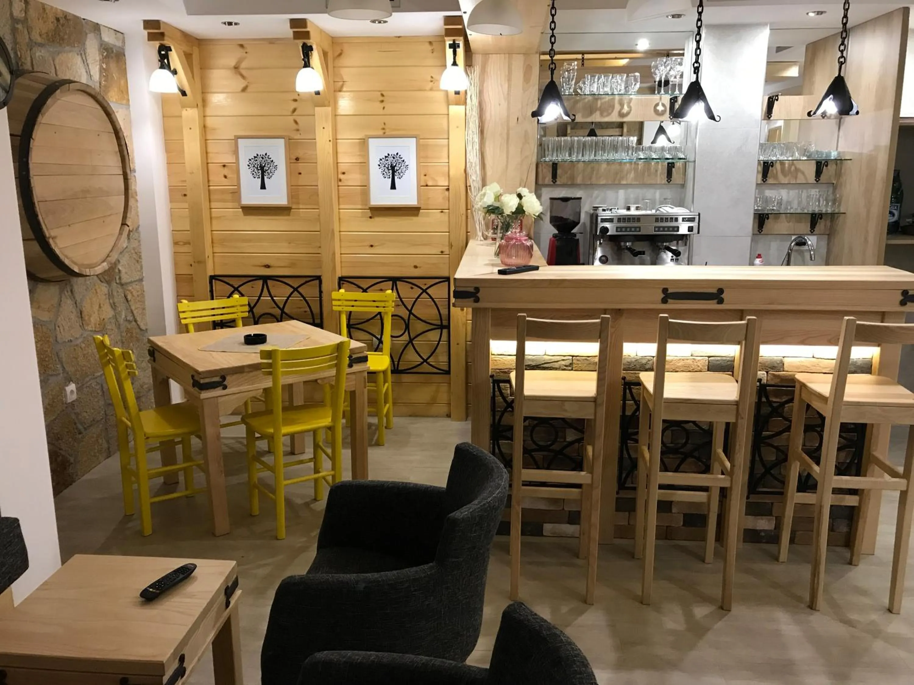 Lounge or bar in Villa Natural Wood