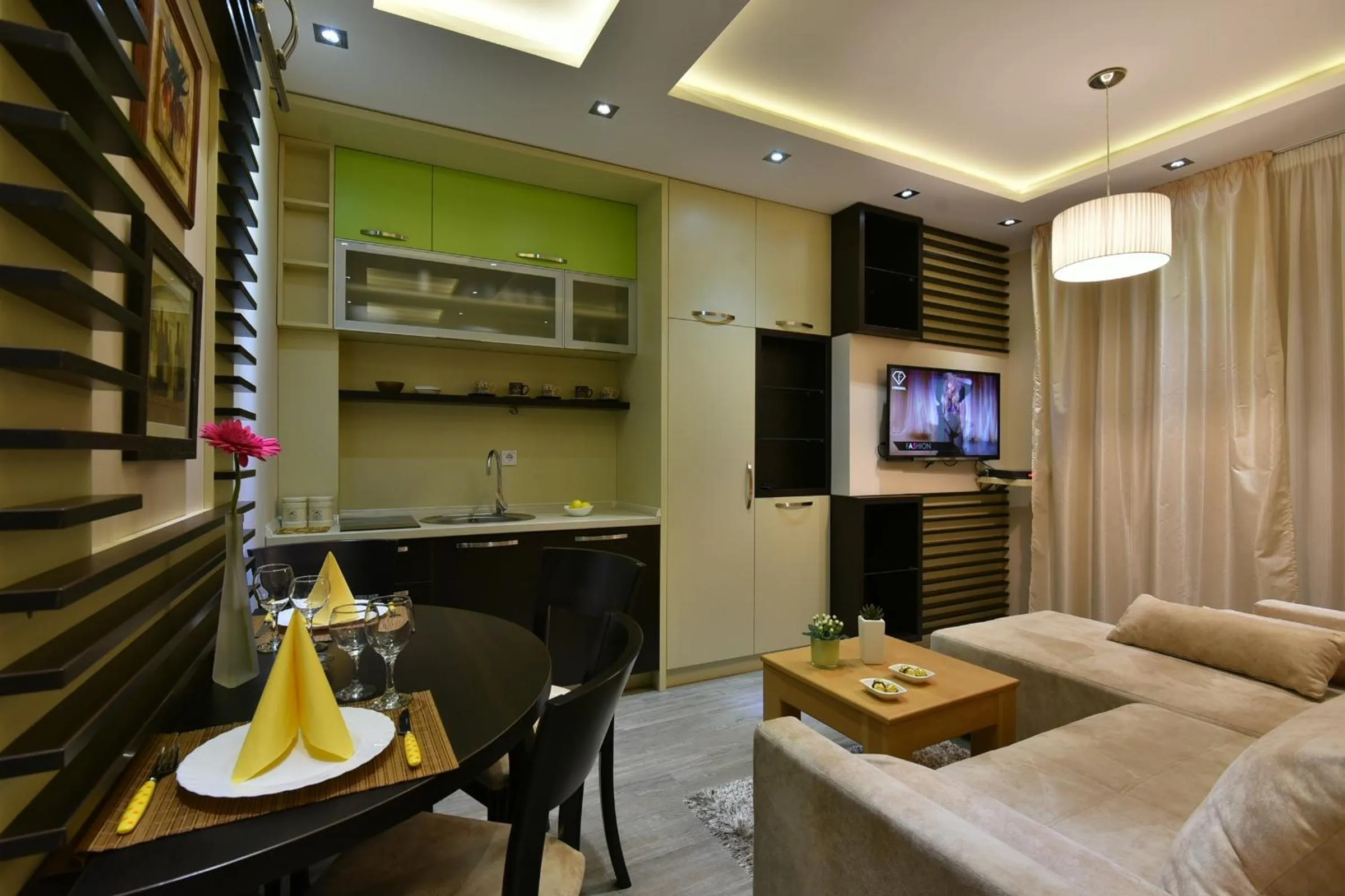 Kitchen or kitchenette in Villa Natural Wood