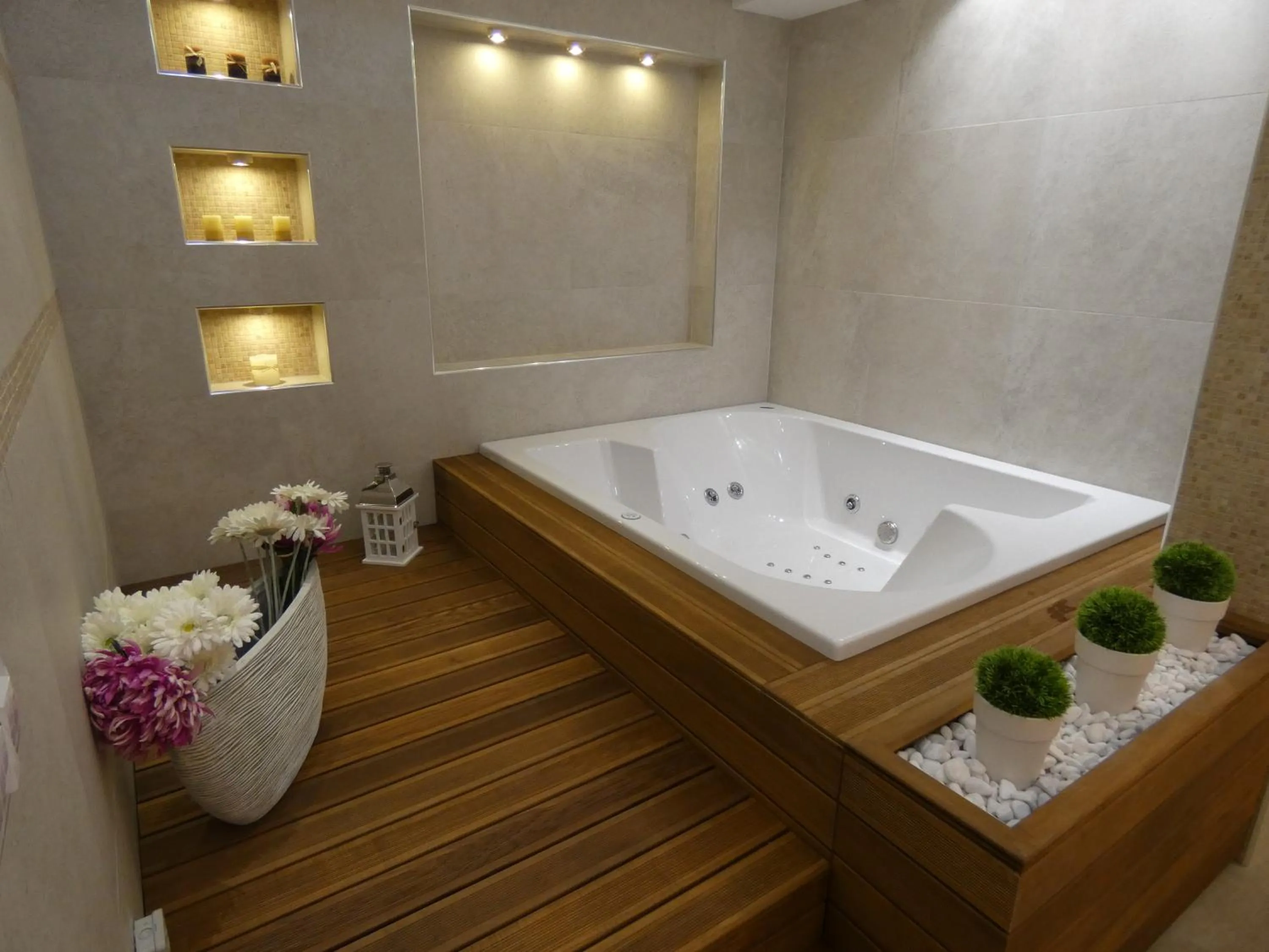 Hot Tub in Villa Natural Wood