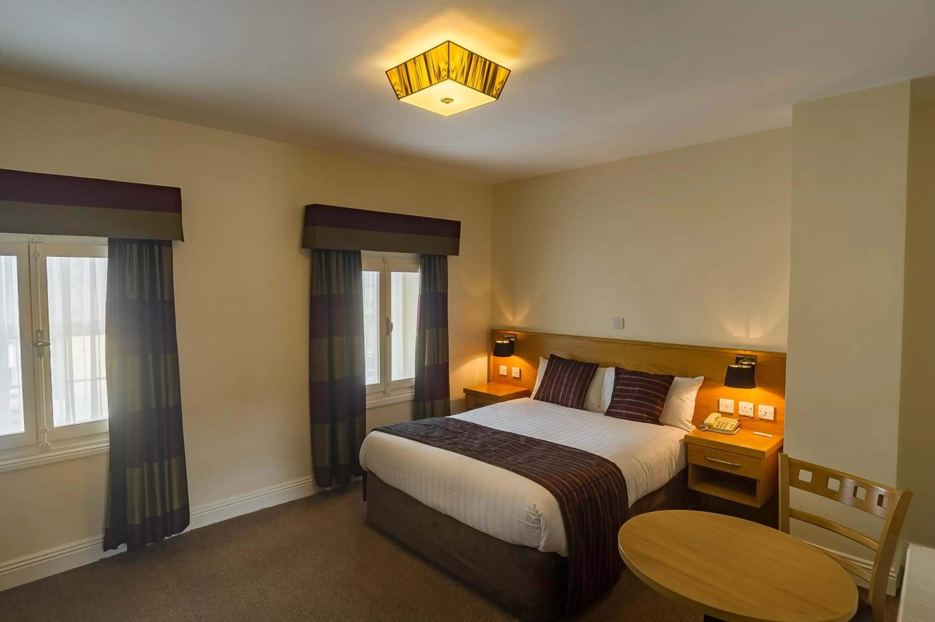Bedroom, Bed in The Carraig Hotel