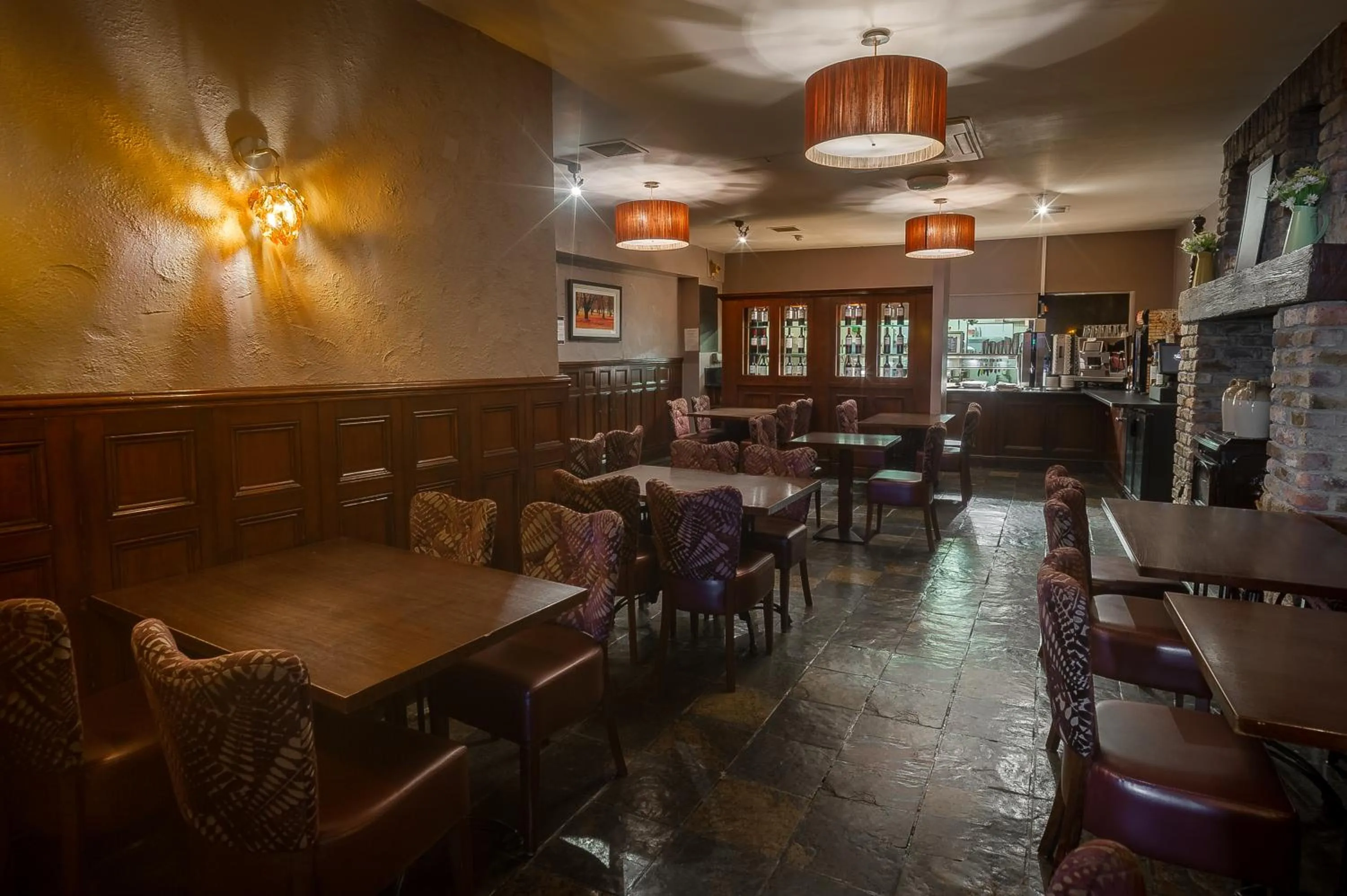 Restaurant/places to eat in The Carraig Hotel