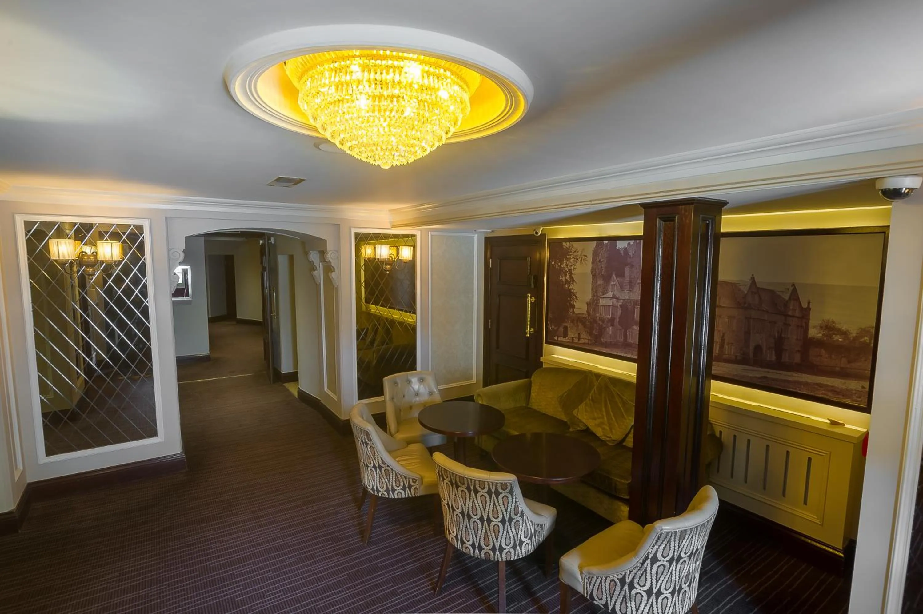 Lobby or reception in The Carraig Hotel
