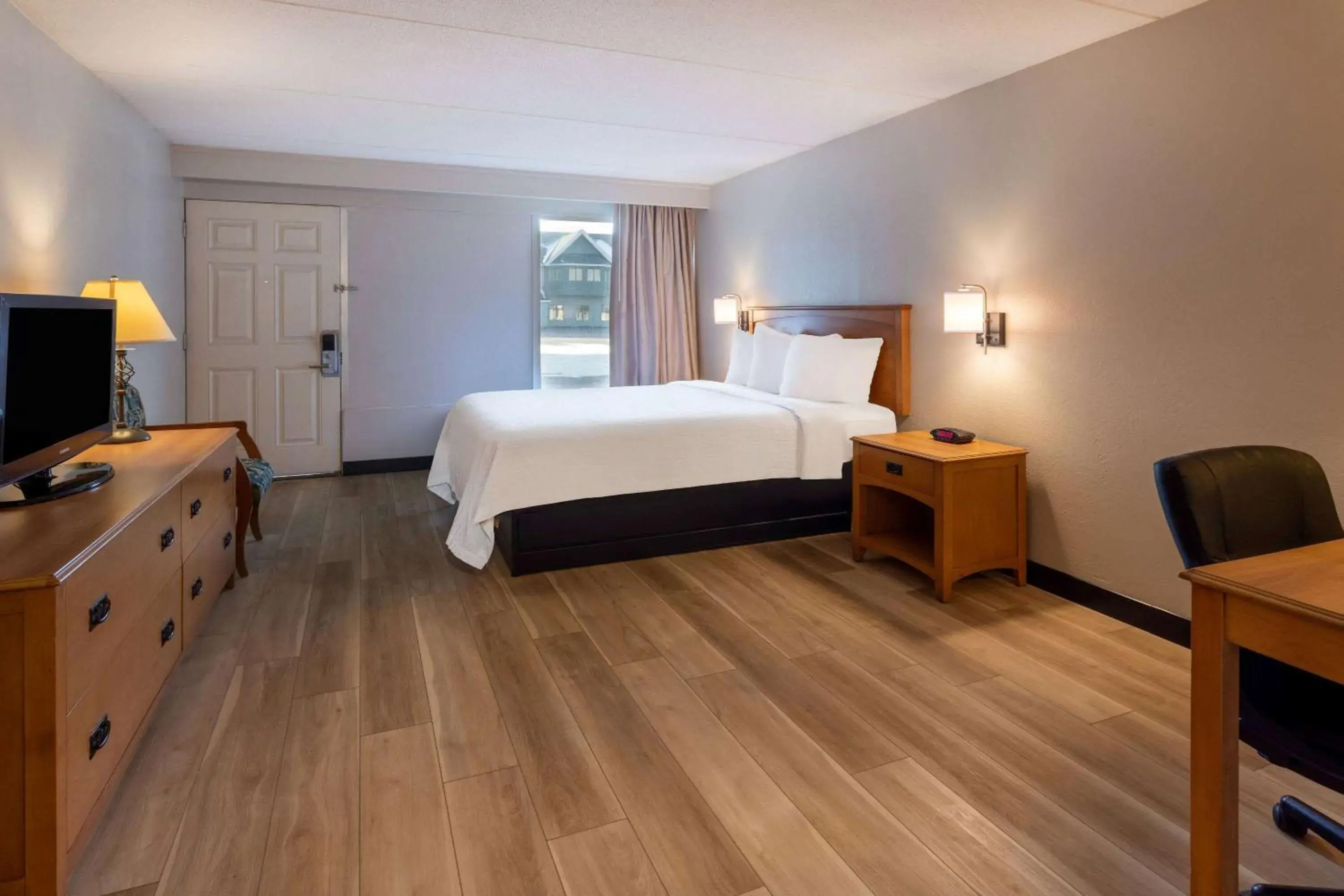 Queen Room - Non-Smoking in Days Inn by Wyndham Birch Run Queen Room - Non-Smoking in Days Inn by Wyndham Birch Run