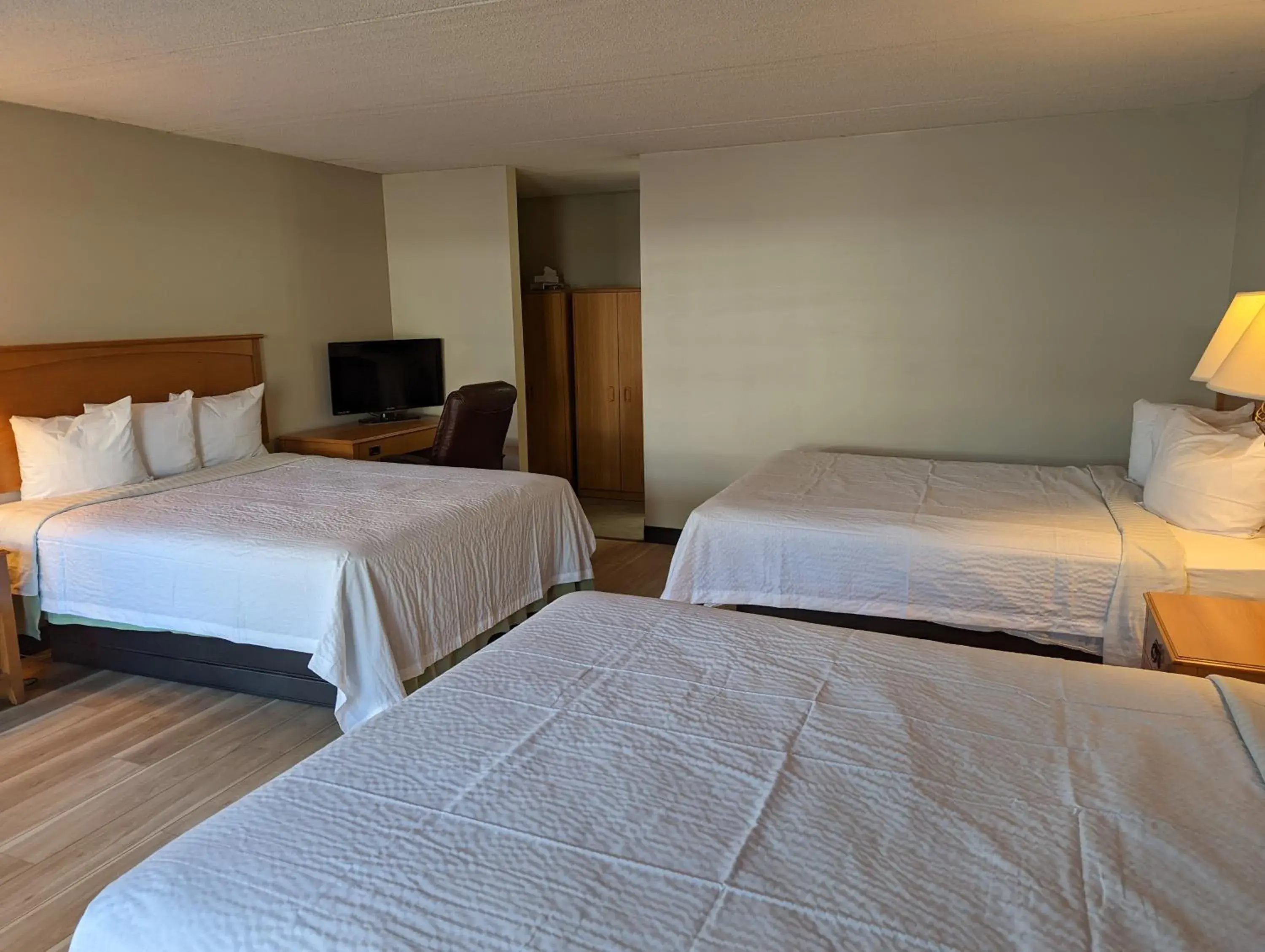 Queen Room with Three Queen Beds - Non-Smoking in Days Inn by Wyndham Birch Run Queen Room with Three Queen Beds - Non-Smoking in Days Inn by Wyndham Birch Run