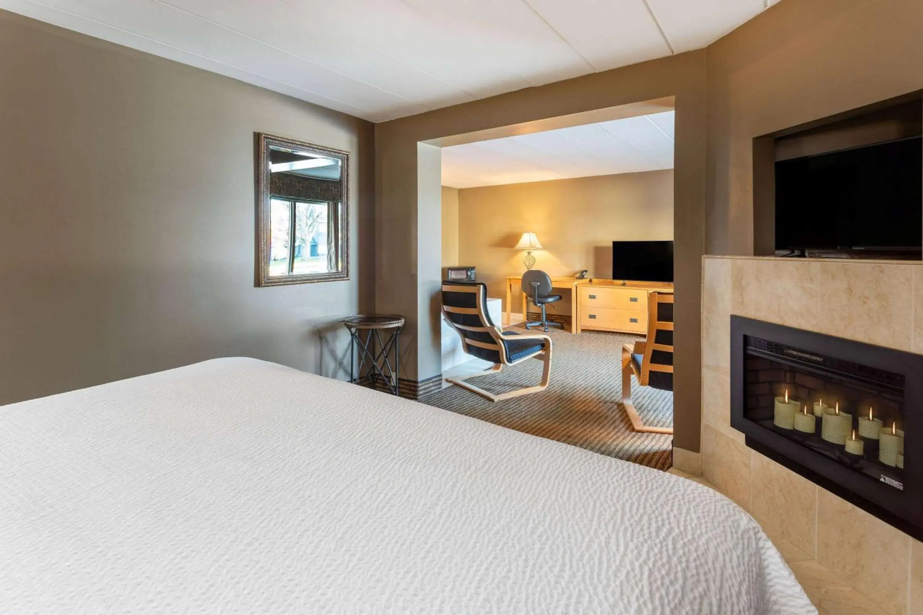 King Studio Suite - Non-Smoking in Days Inn by Wyndham Birch Run King Studio Suite - Non-Smoking in Days Inn by Wyndham Birch Run